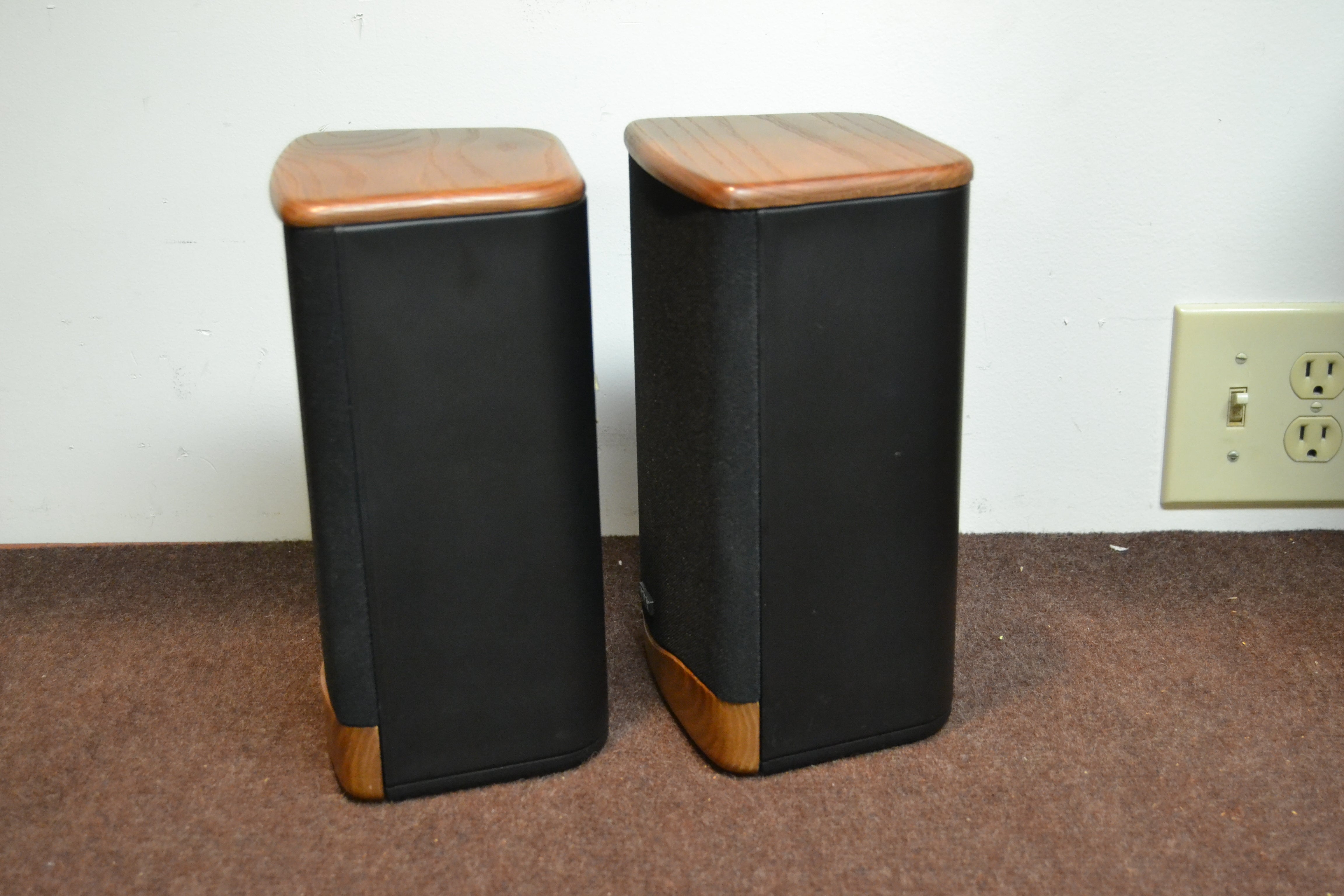 Advent Mini Advent II Bookshelf Speakers * Refoamed 2026 *