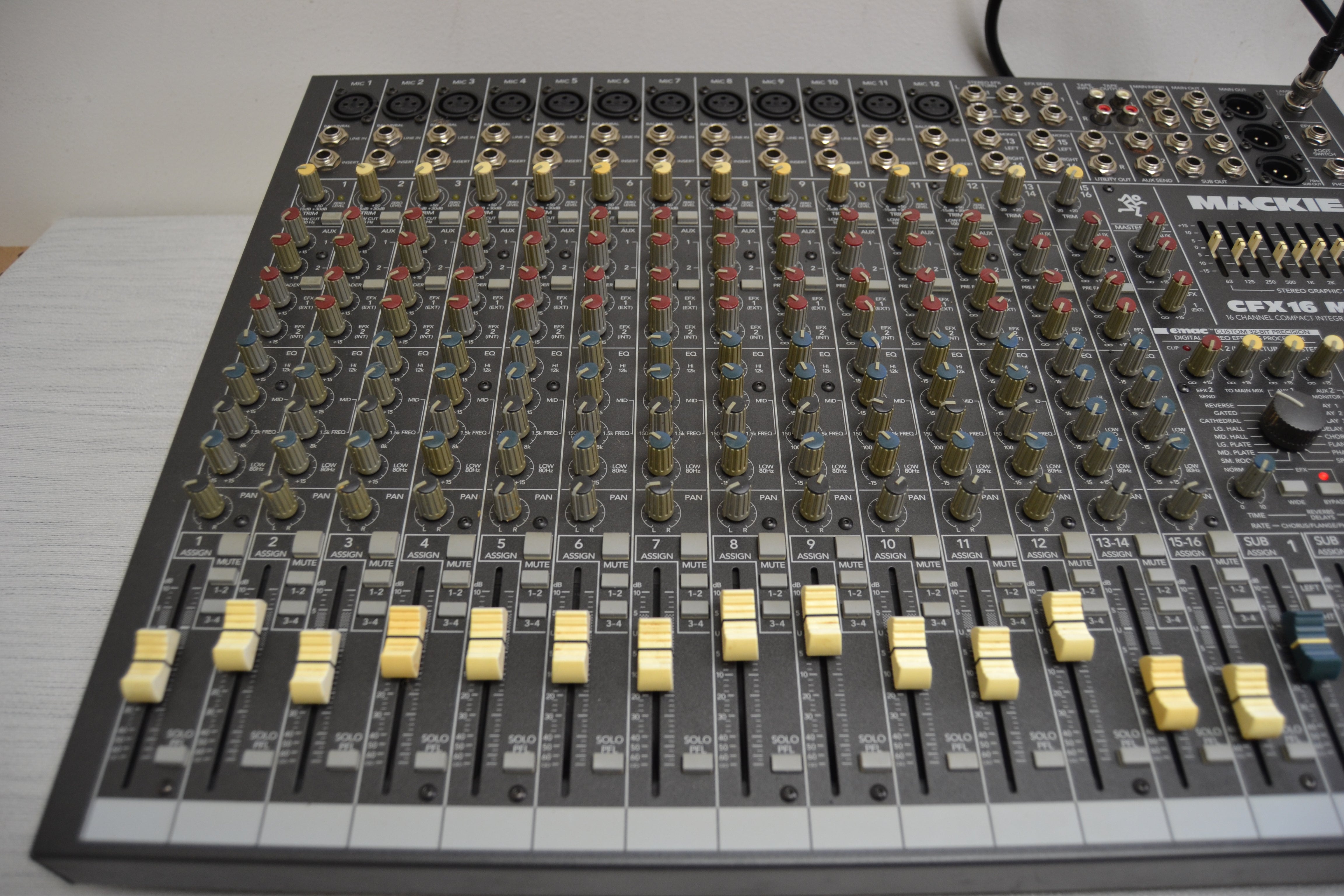 Mackie CFX-16 - Studio Mixer
