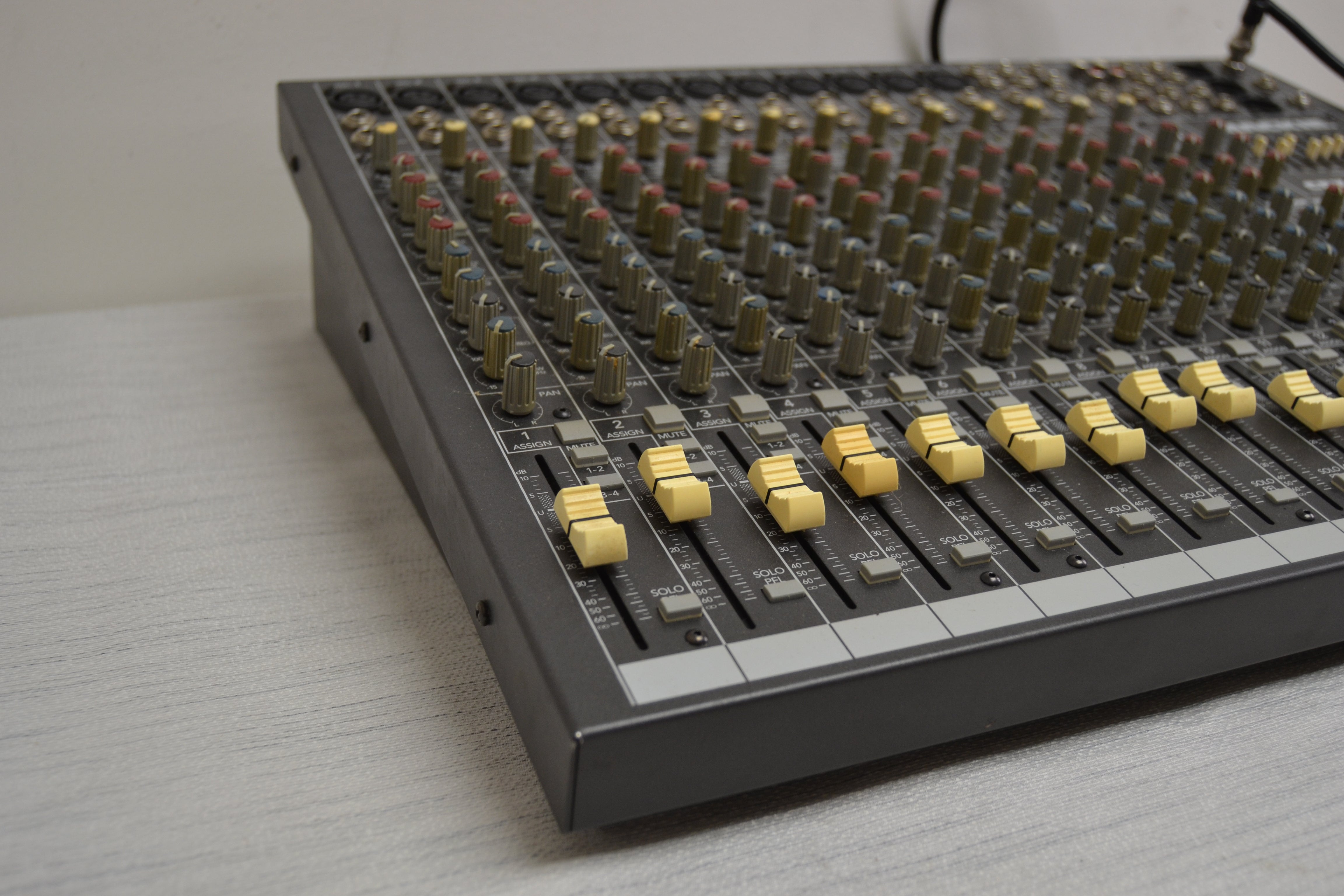 Mackie CFX-16 - Studio Mixer – The Turntable Store