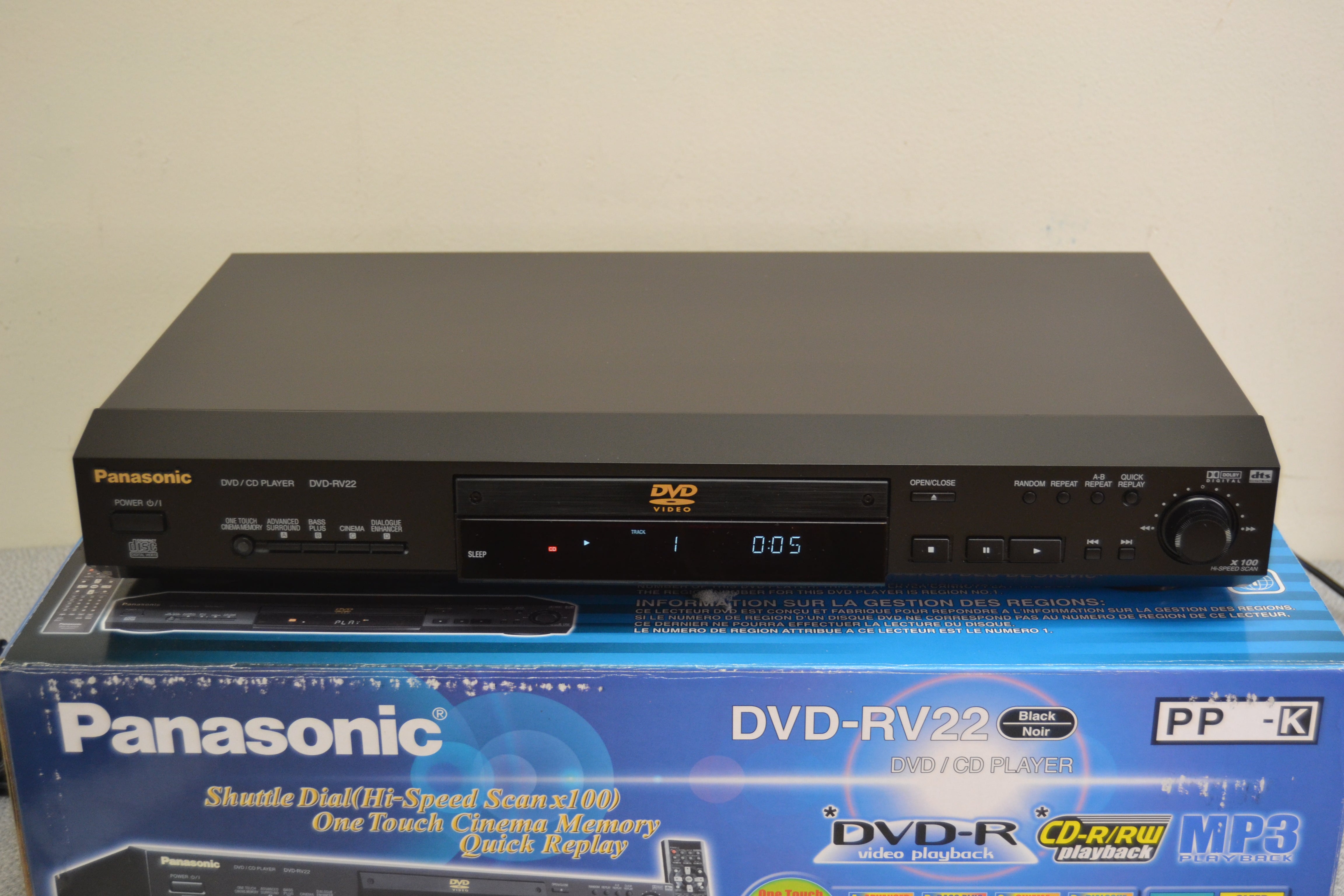 Panasonic DVD-RV22 DVD Player * Box * manual * Remote