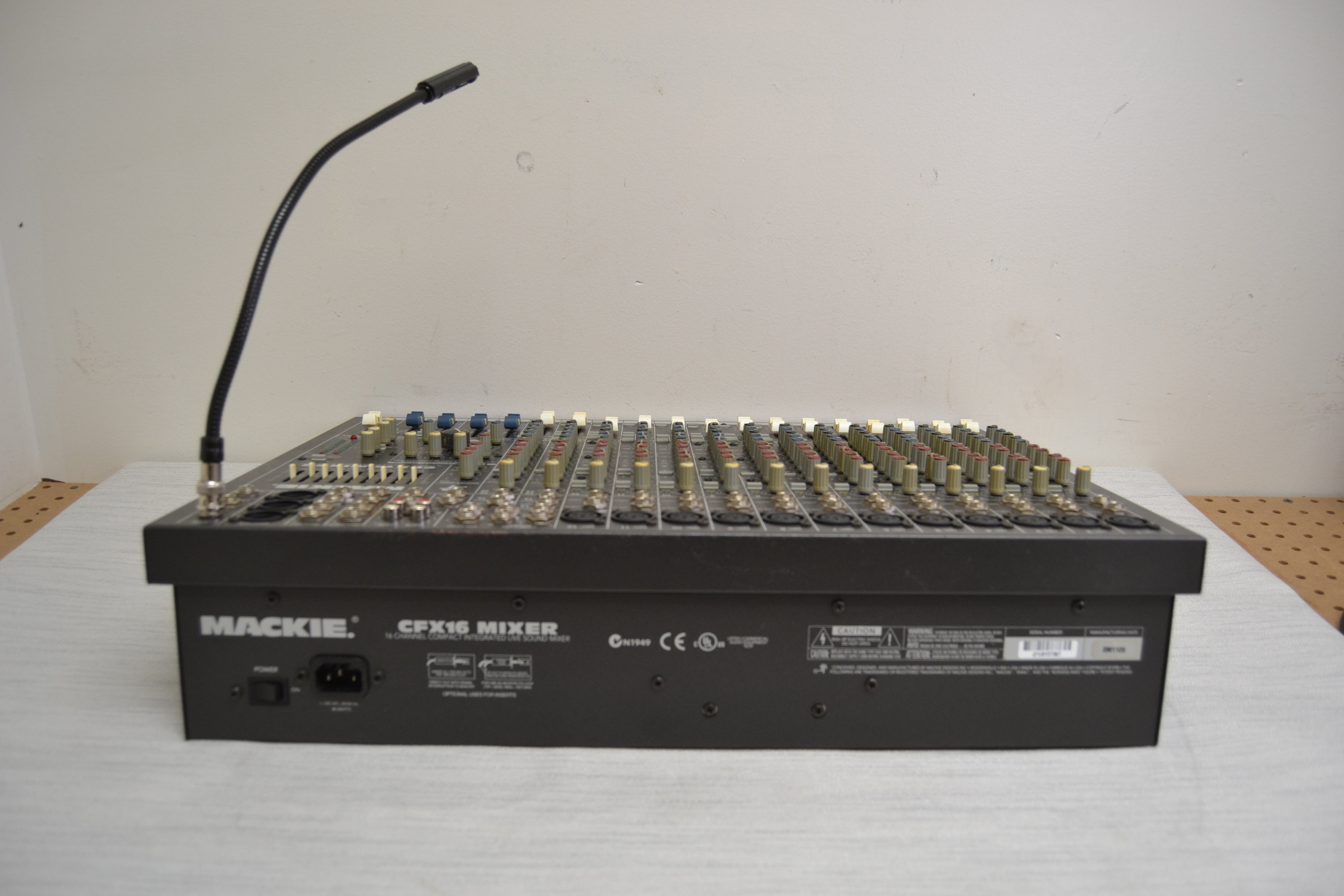 Mackie CFX-16 - Studio Mixer – The Turntable Store