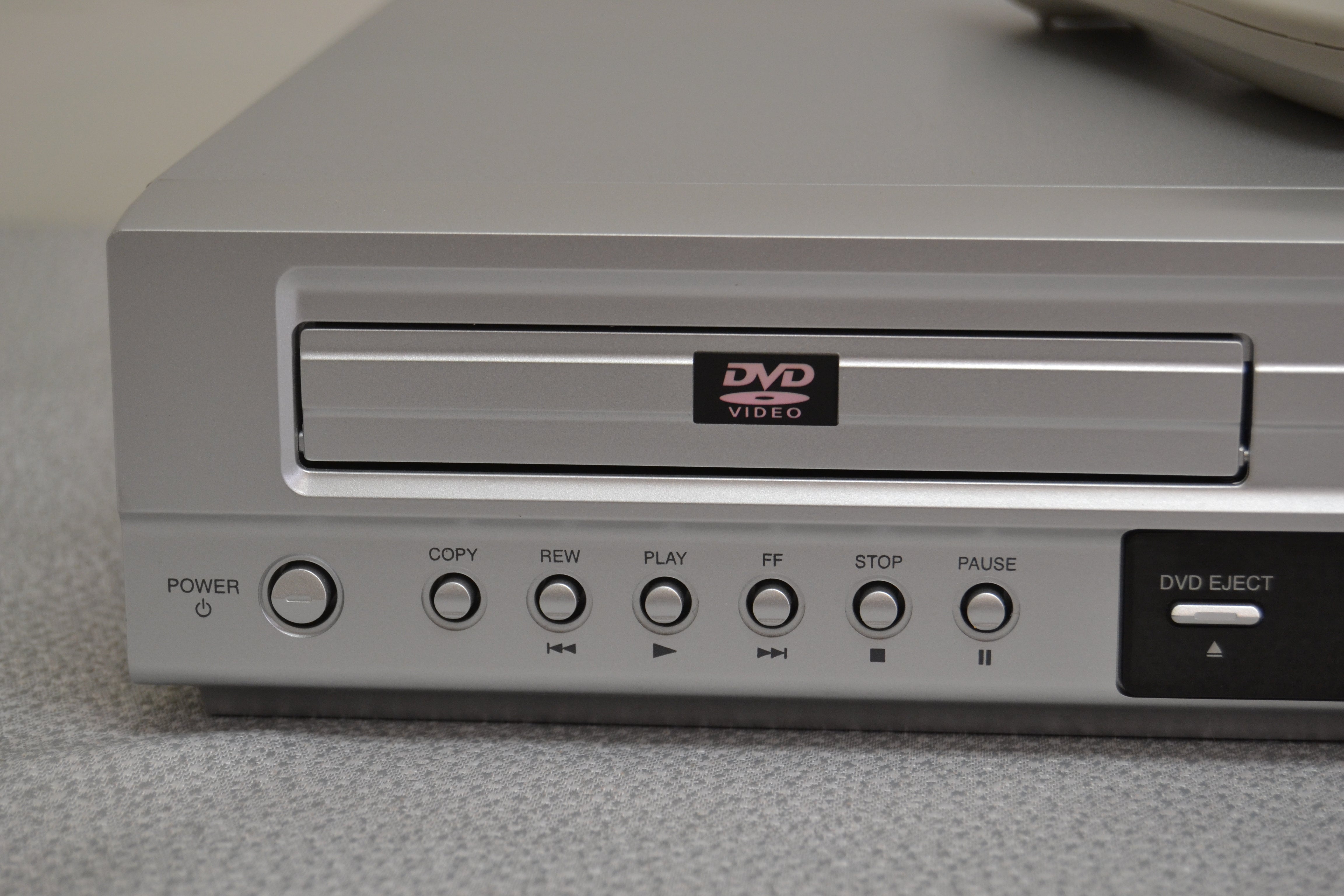 Go Video DV-214D VHS/DVD Combo Player * Fully Serviced * Remote Control