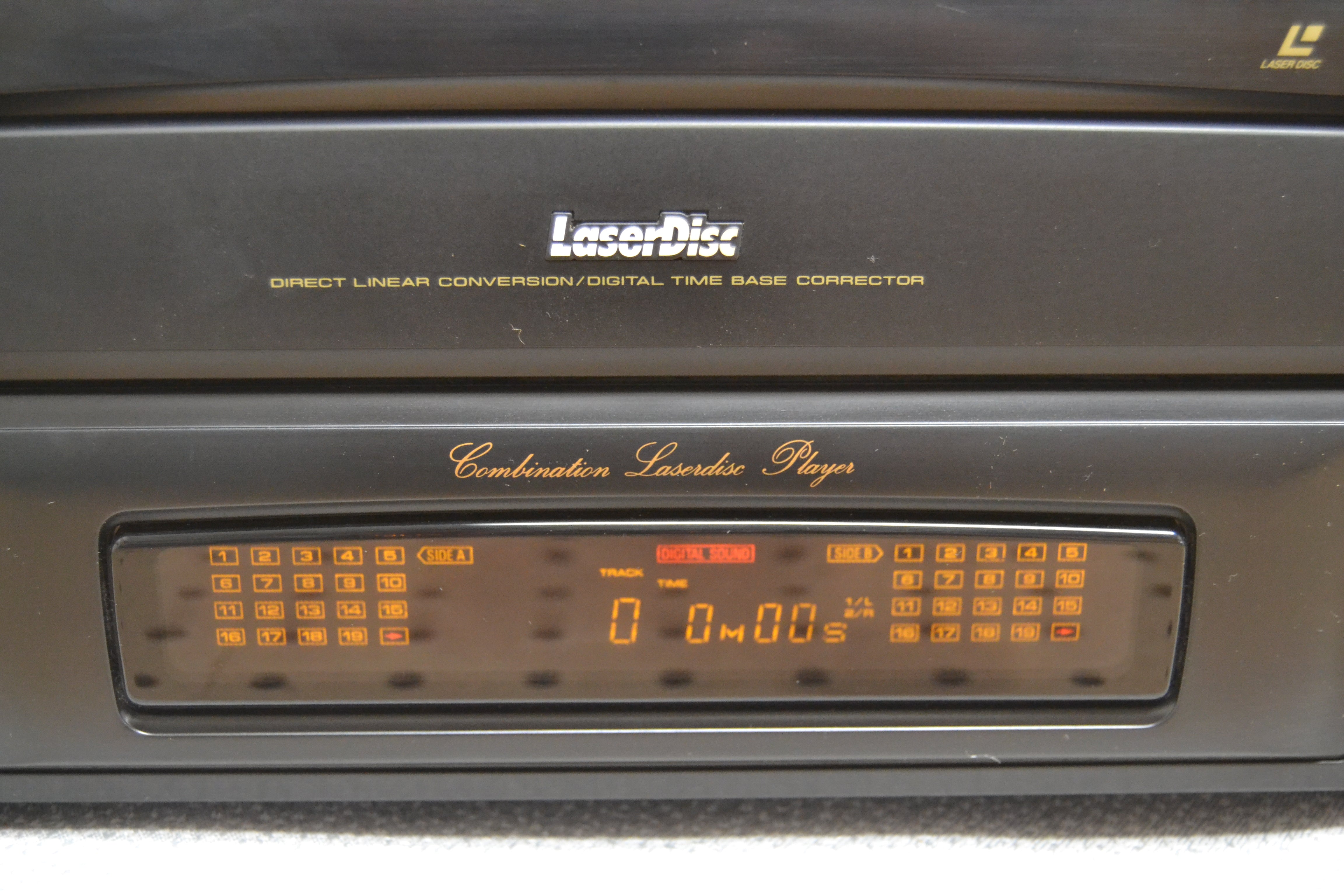 Pioneer CLD-D701 Laserdisc Player