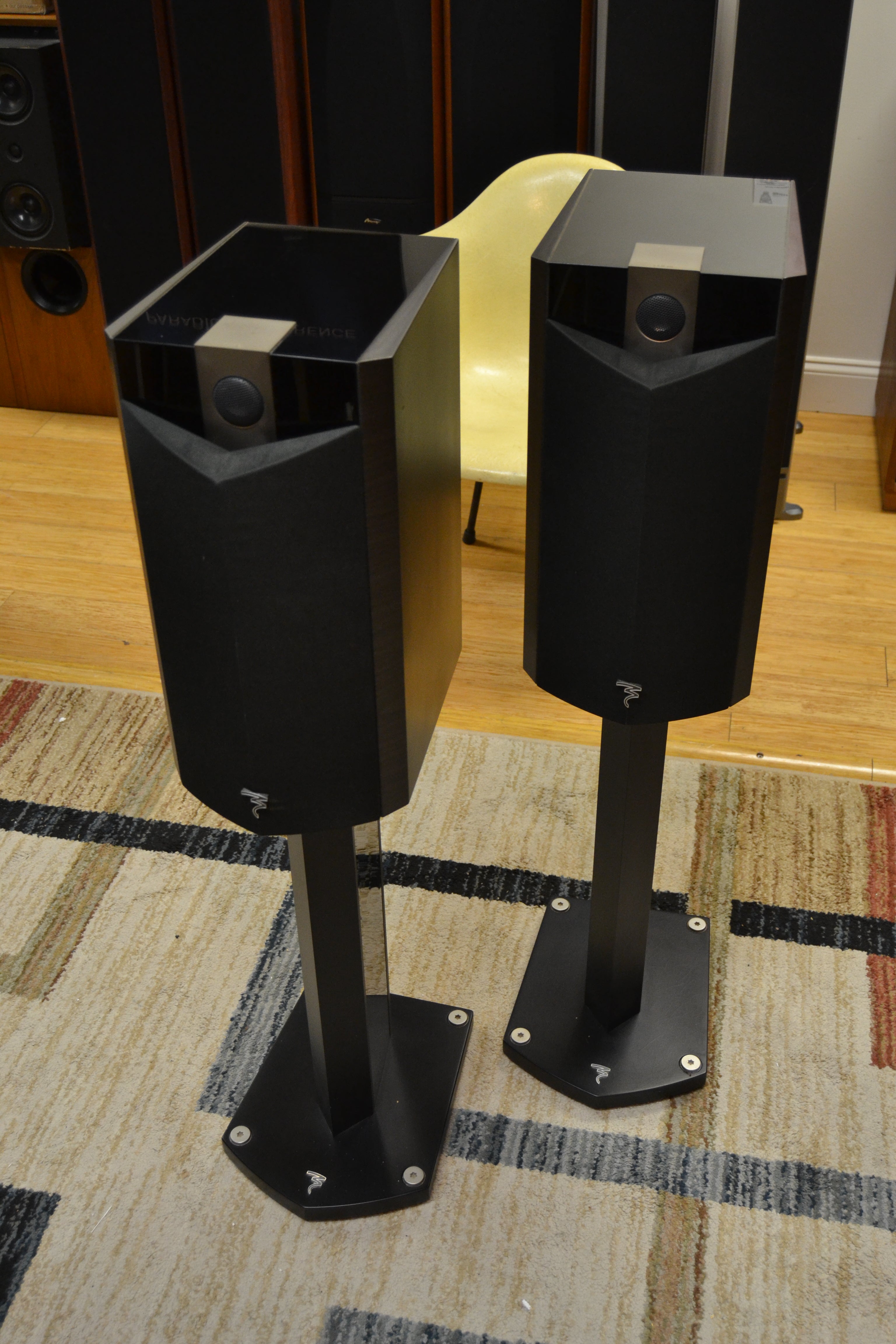 FOCAL Chorus 5 807V Bookshelf with Original Stands