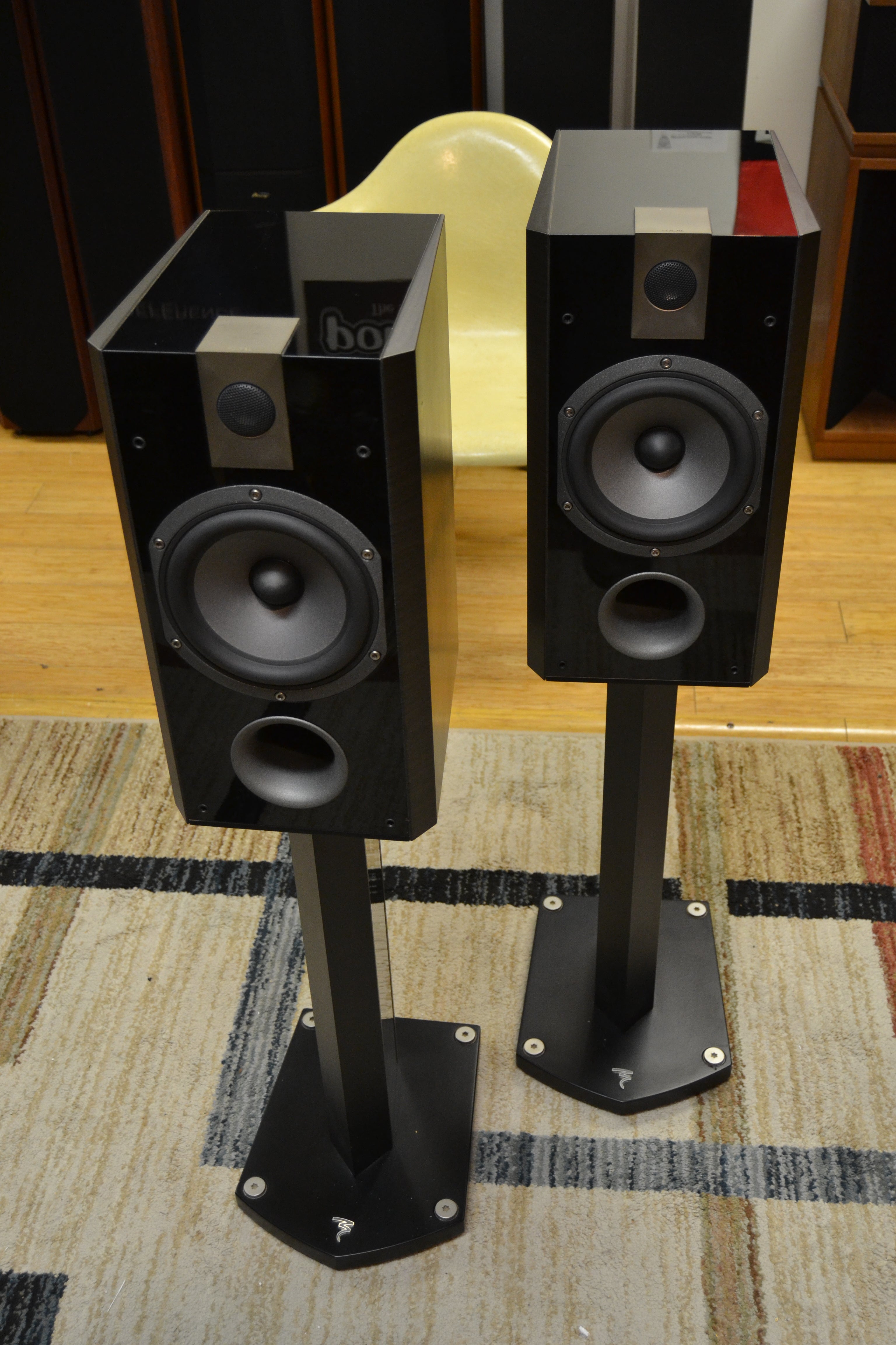 FOCAL Chorus 5 807V Bookshelf with Original Stands