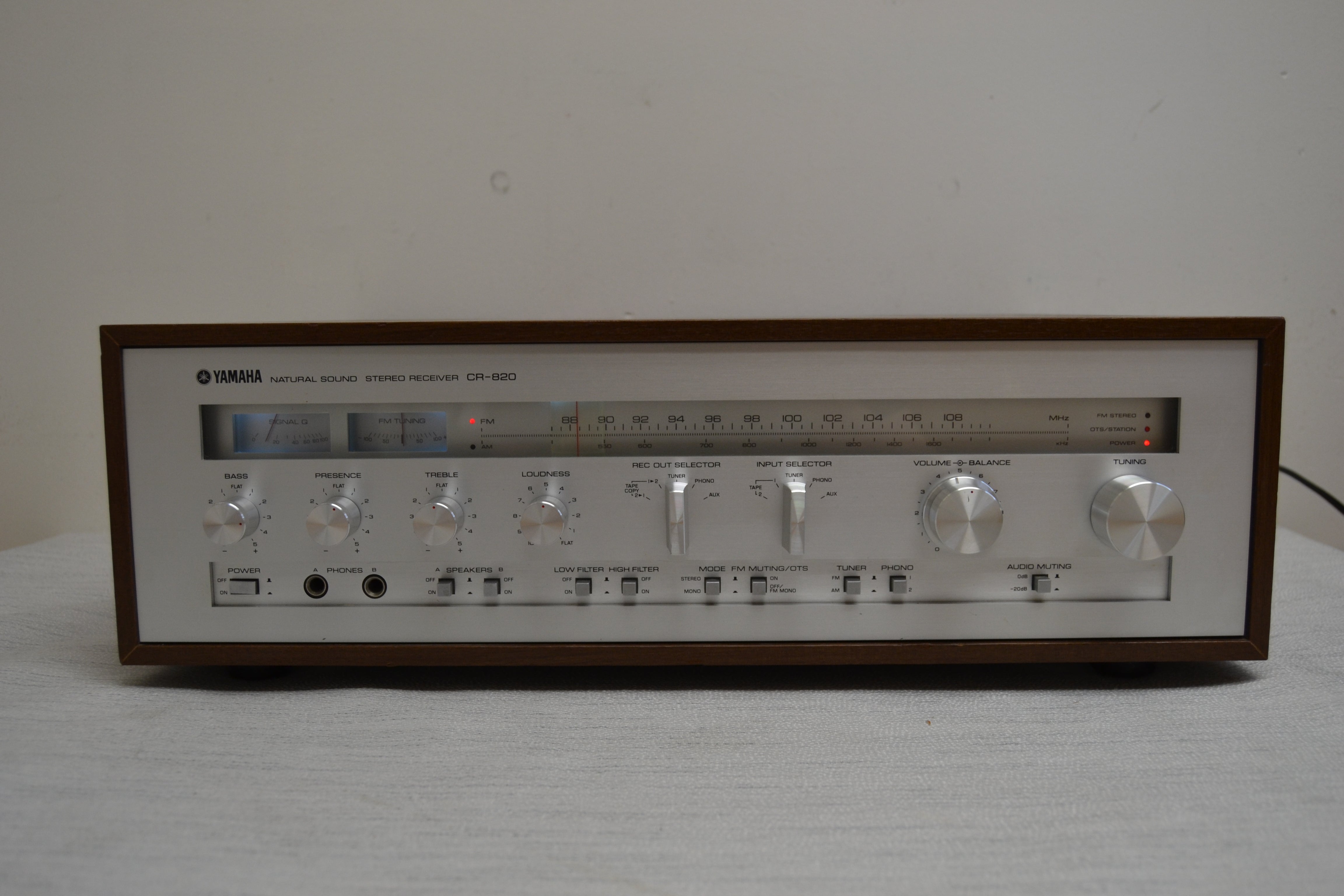 Yamaha CR-820 Stereo Receiver * 50W RMS * Fully Serviced *