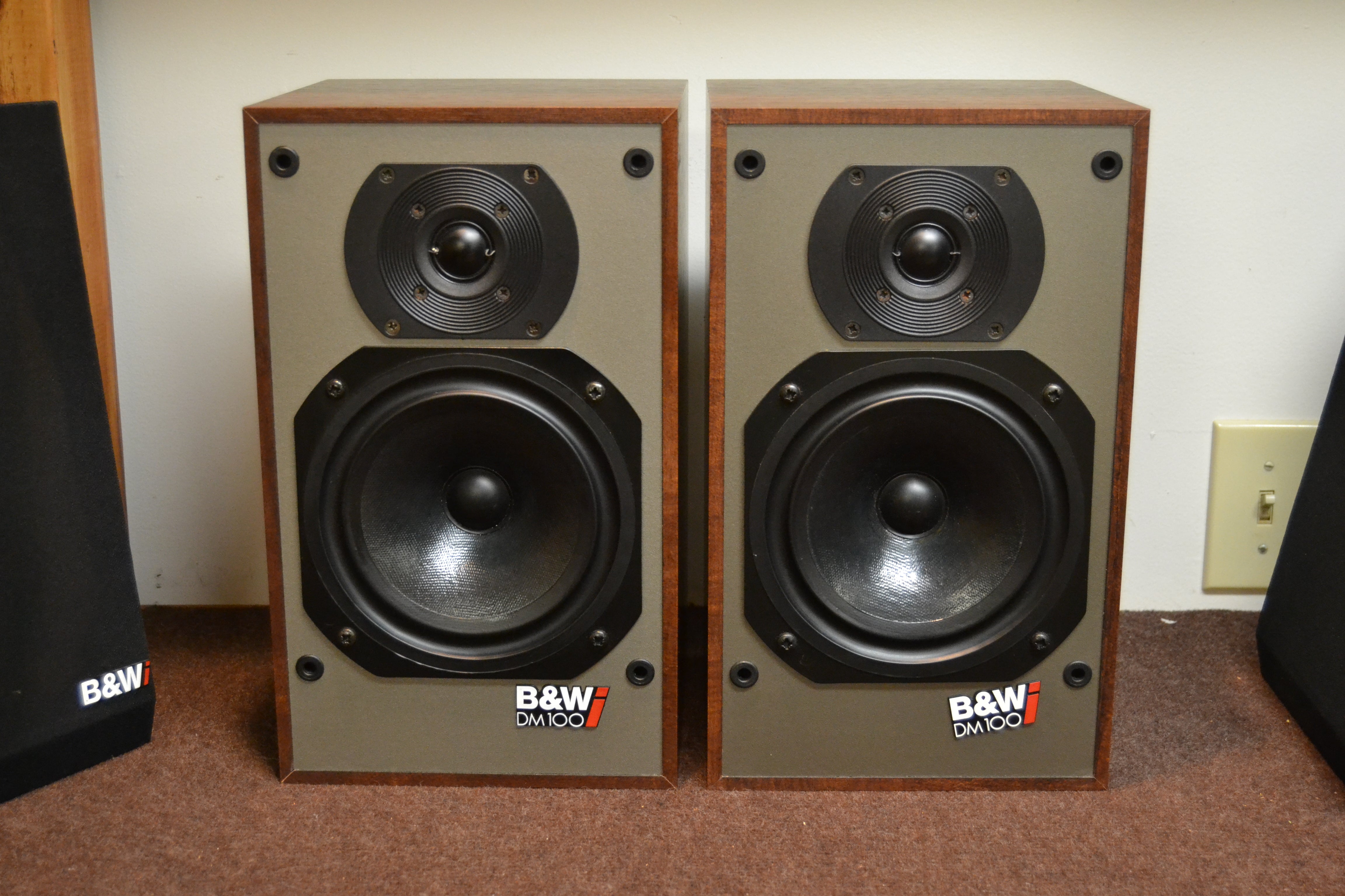 B&W DM100i Bookshelf Speakers