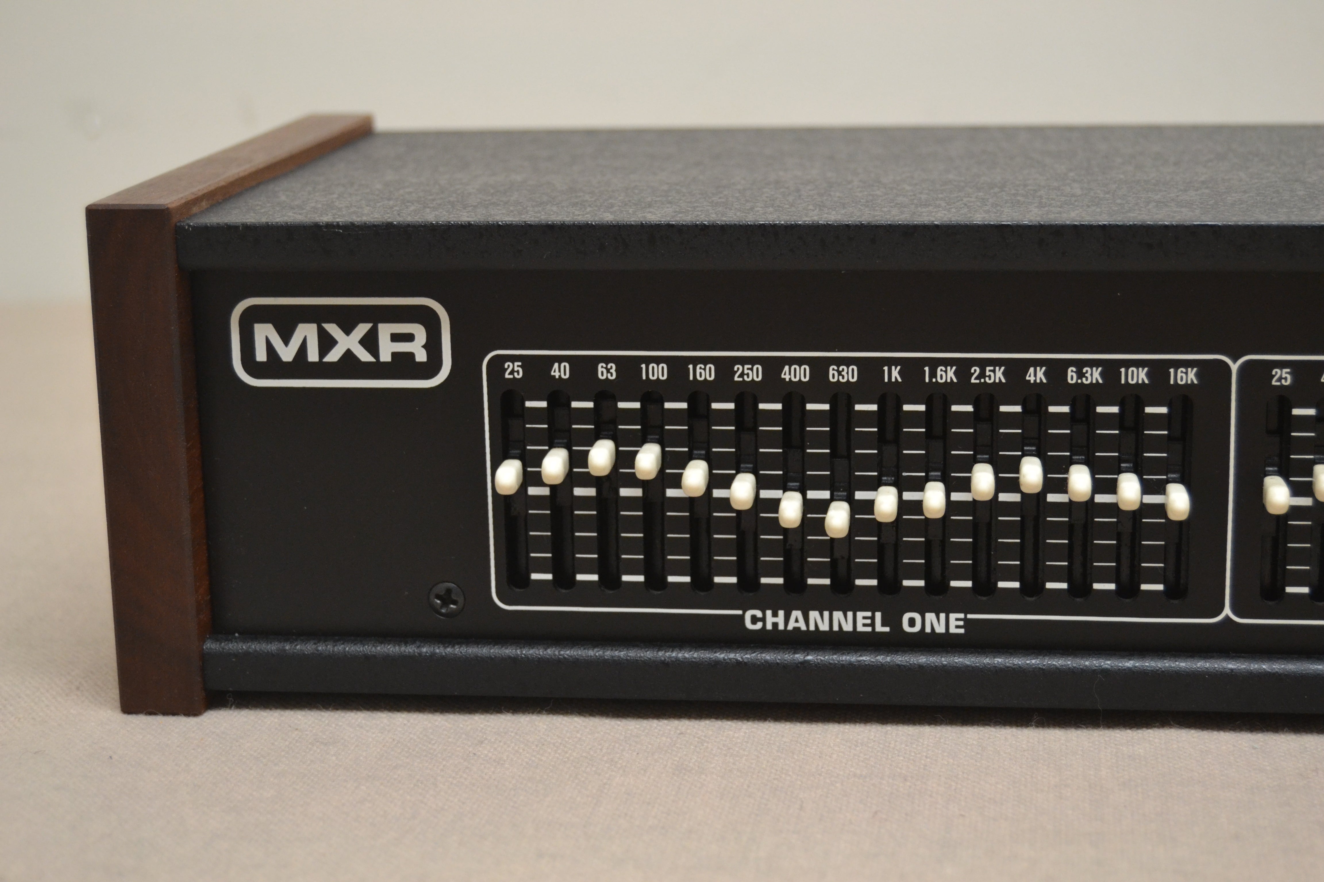 MXR Stereo 15 Band Graphic Equalizer Model 127