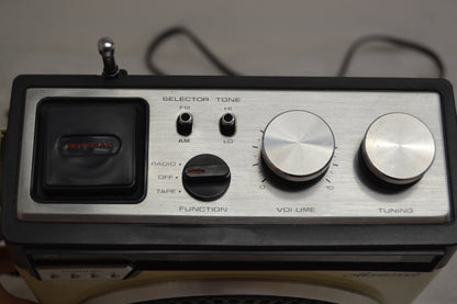 Monteverdi V-159 Portable 8-Track Player with AM/FM Radio * Fully Serviced * New Belts