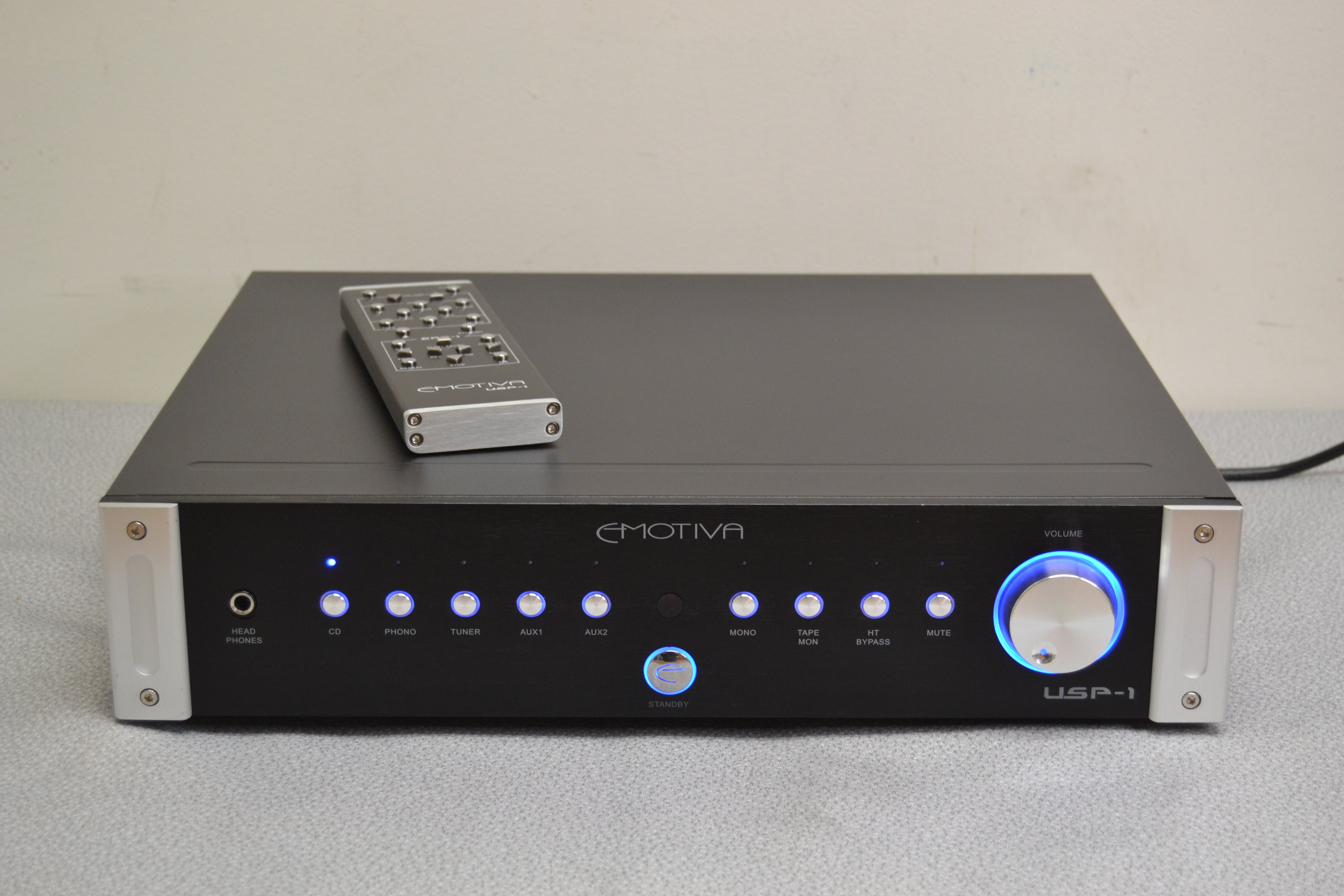 Emotiva USP-1 Stereo Preamplifier * Remote * Fully Serviced ! * MINT