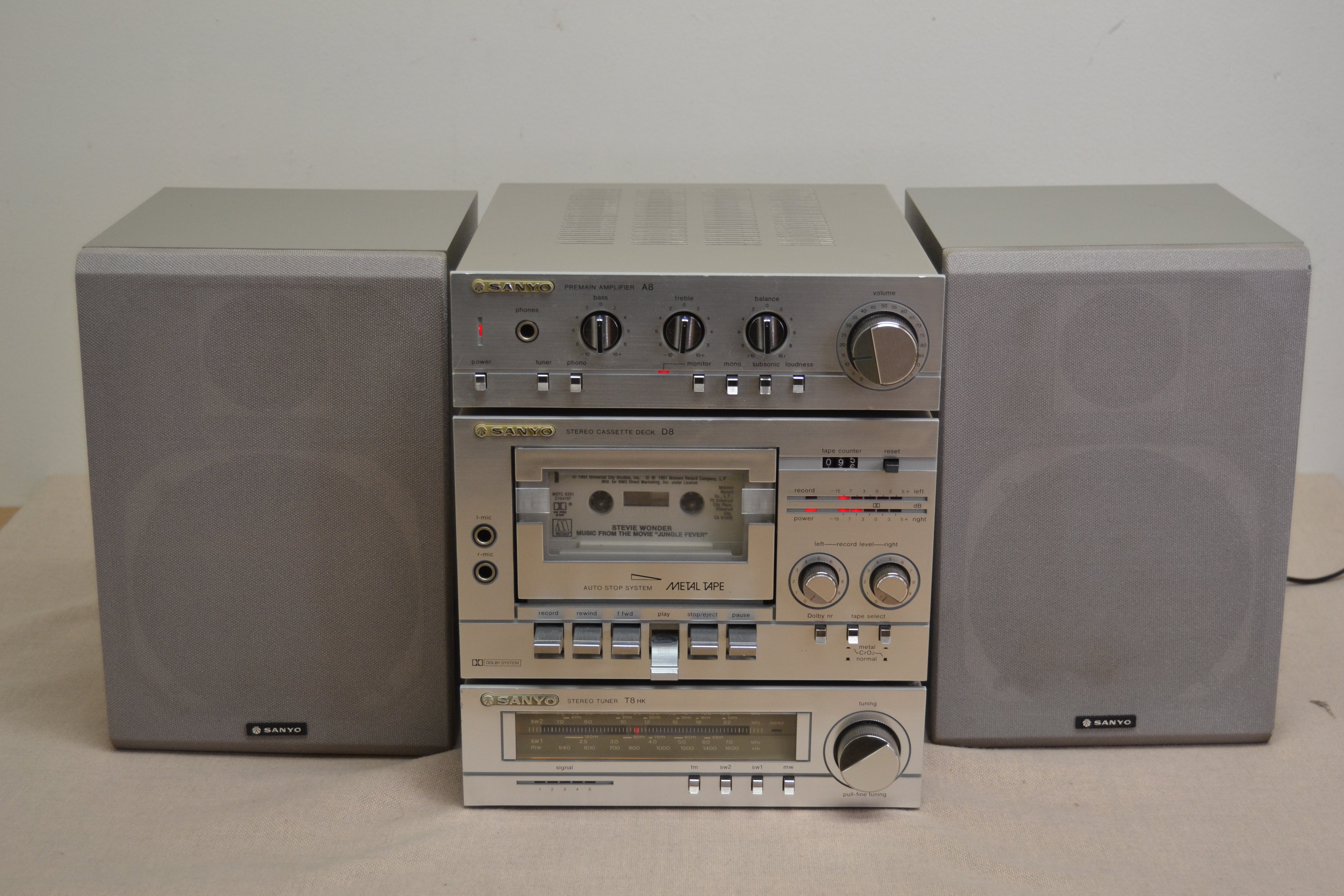 Sanyo Complete Mini Hi-Fi System * A8 Amp * D8 Cassette * T8 Tuner & Speakers