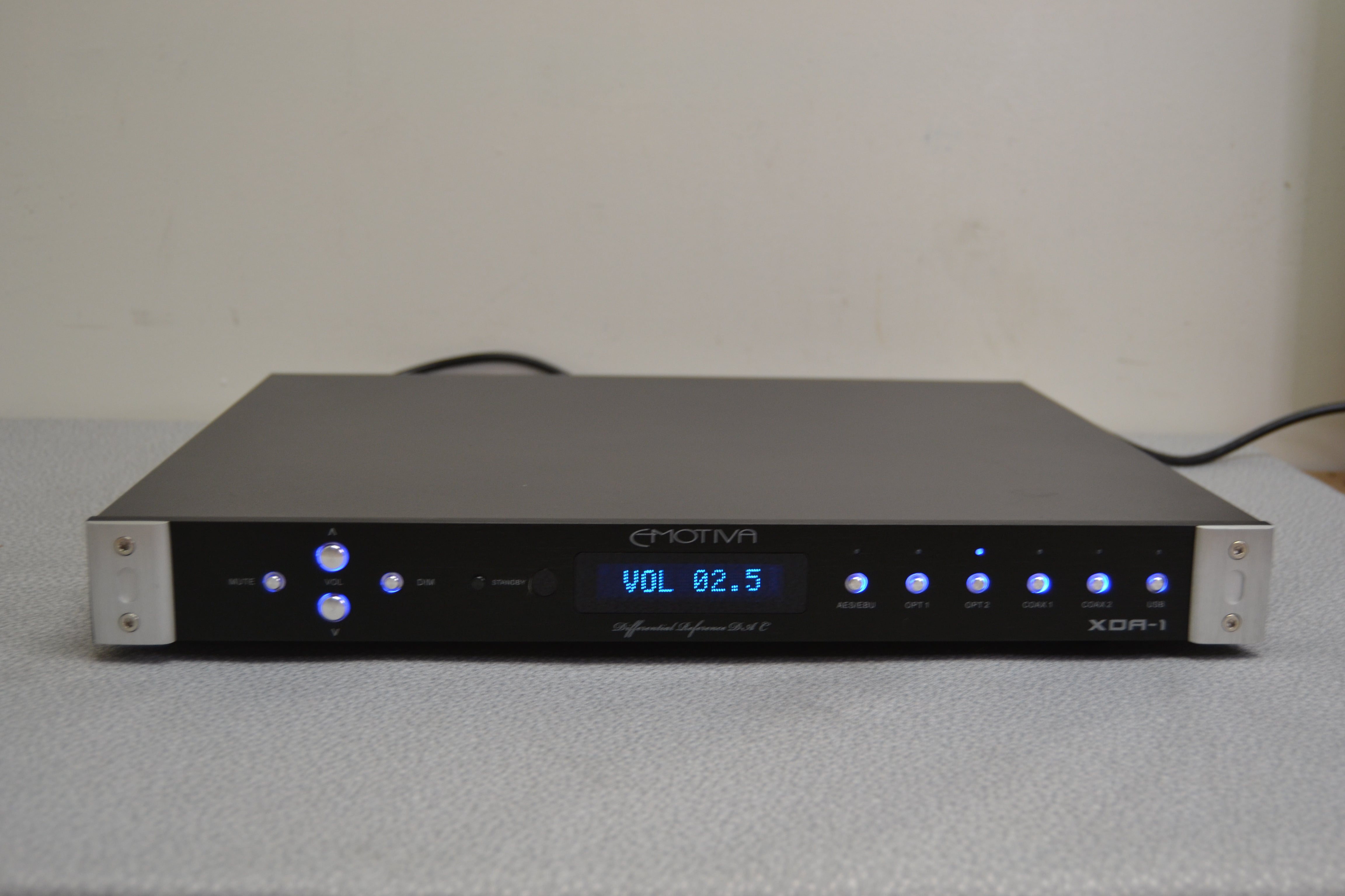 Emotiva XDA-1 Differential Reference DAC * Remote Control