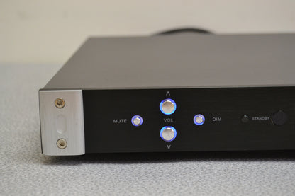 Emotiva XDA-1 Differential Reference DAC * Remote Control