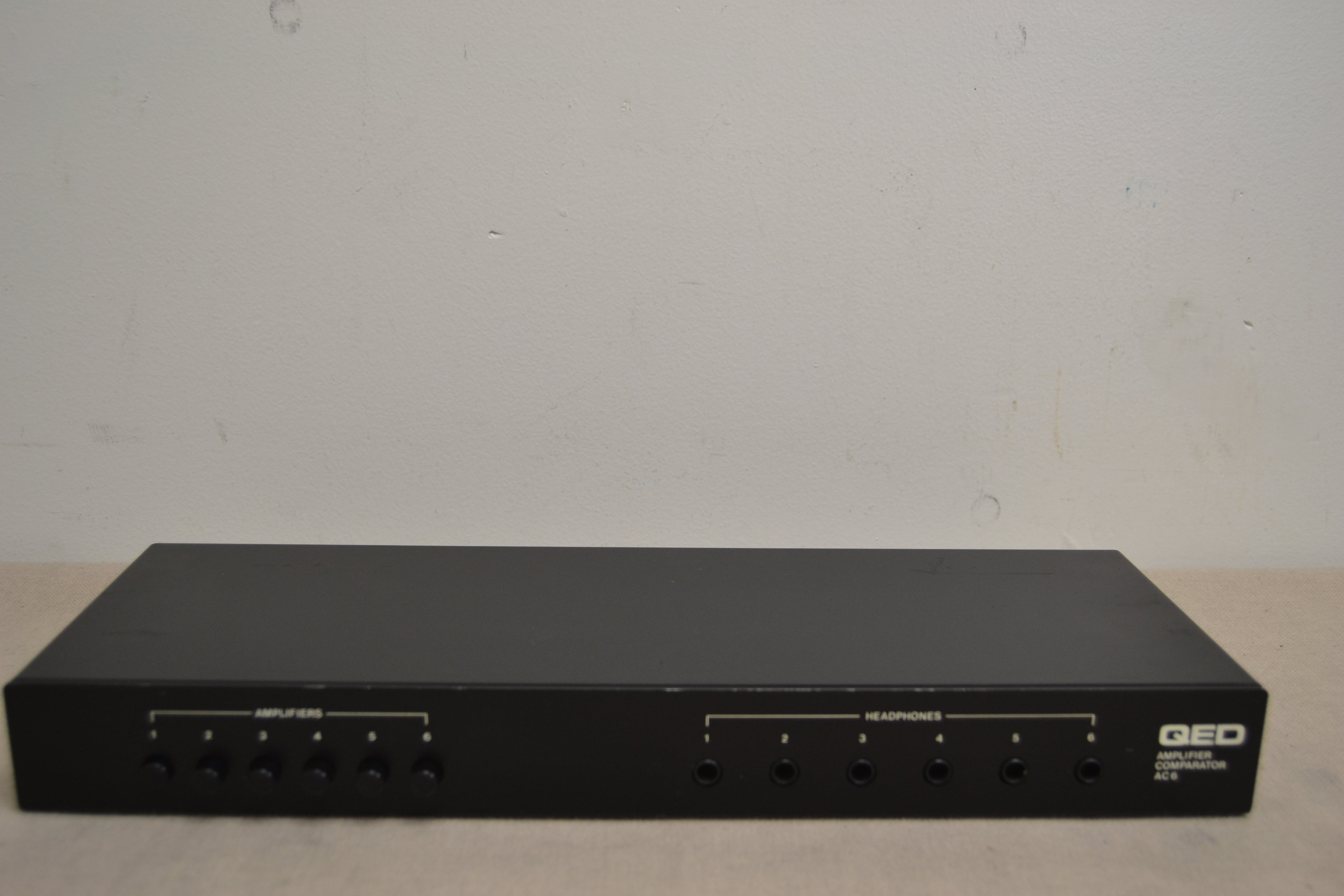 QED Amplifier Comparator AC6