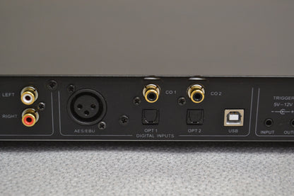 Emotiva XDA-1 Differential Reference DAC * Remote Control