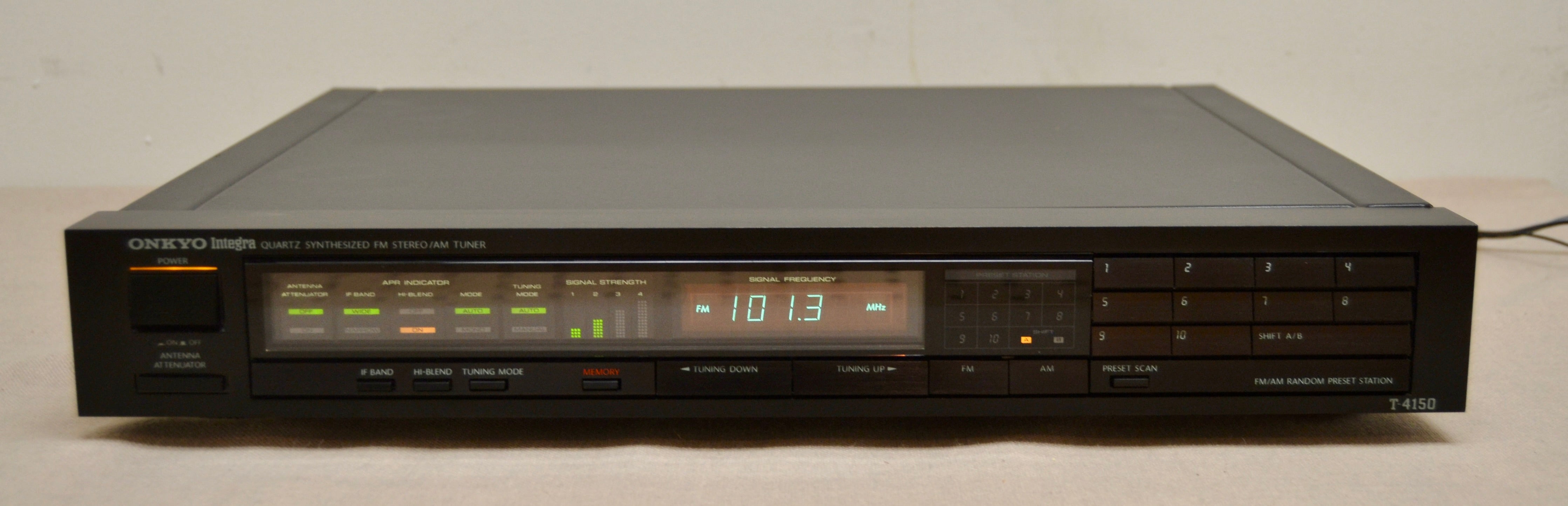 Onkyo T-4150  Synthesized FM Stereo / AM Tuner (1987-89)