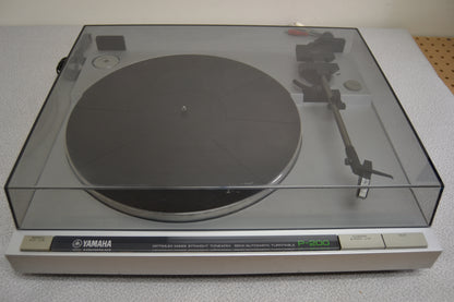 Yamaha P200 Belt Drive Turntable * 1982