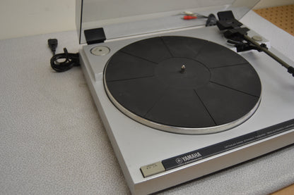Yamaha P200 Belt Drive Turntable * 1982