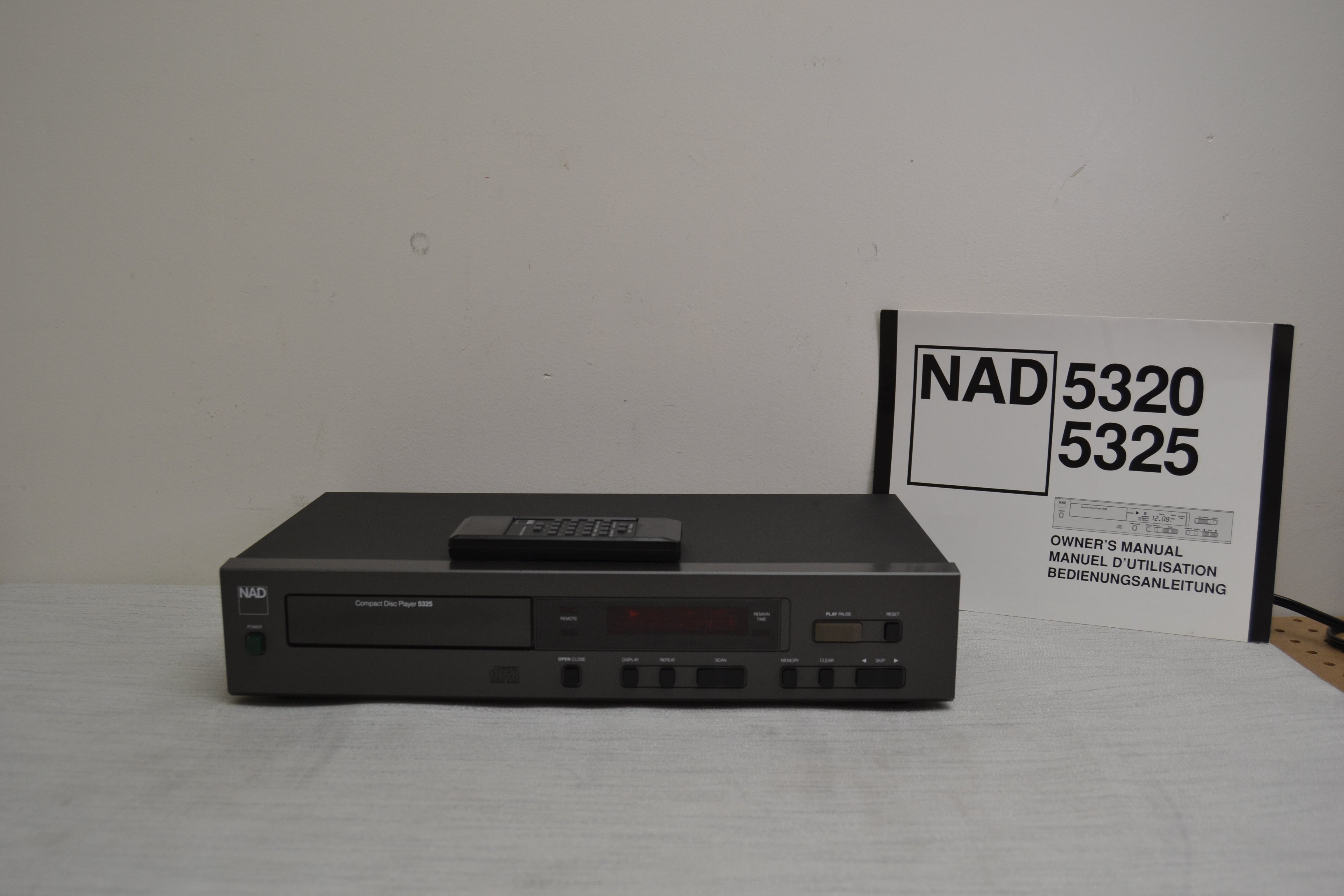 NAD 5325 Single CD Player * Remote * Manual