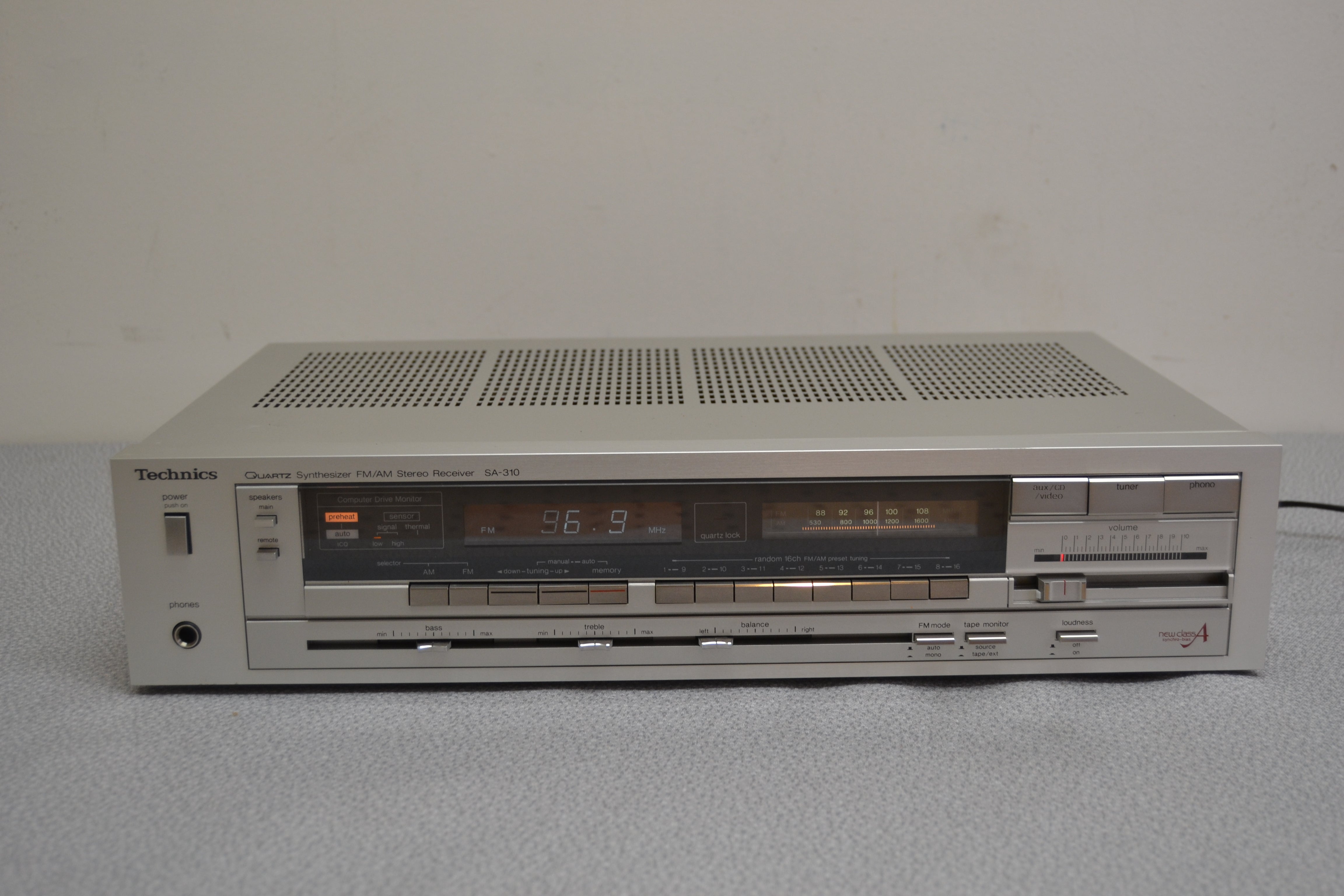 Technics SA-310  AM/FM Stereo Receiver (1982-84) * 35W RMS