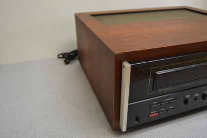 McIntosh MCD7000 SIngle CD Player * Original Wood Case * Remote Control * Recapped