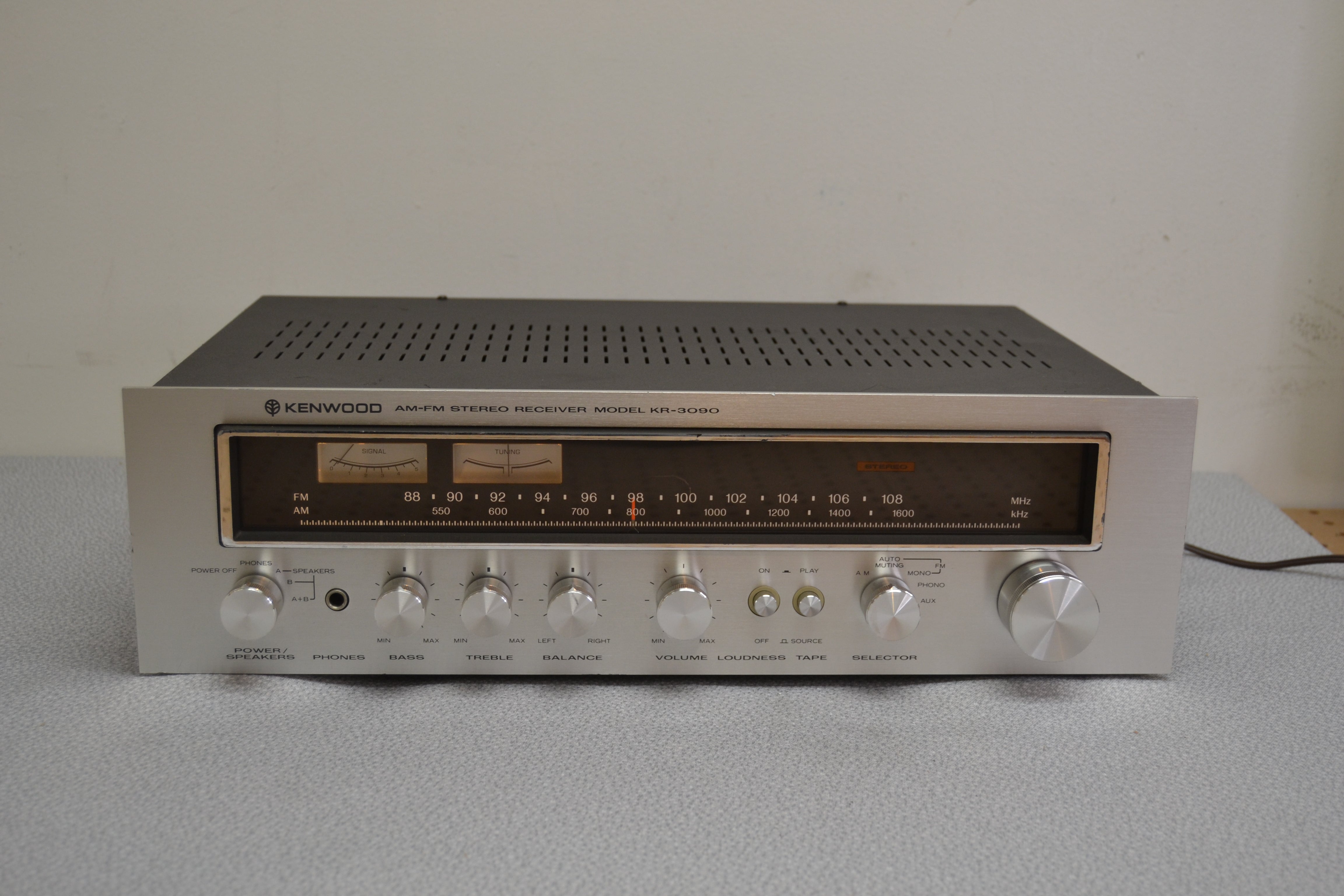 Kenwood KR-3090  AM/FM Stereo Receiver (1978-80) * 26W RMS