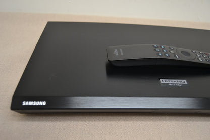 Samsung UBD-M8500 4K Ultra HD Blu-ray player with Wi-Fi® * Remote Control
