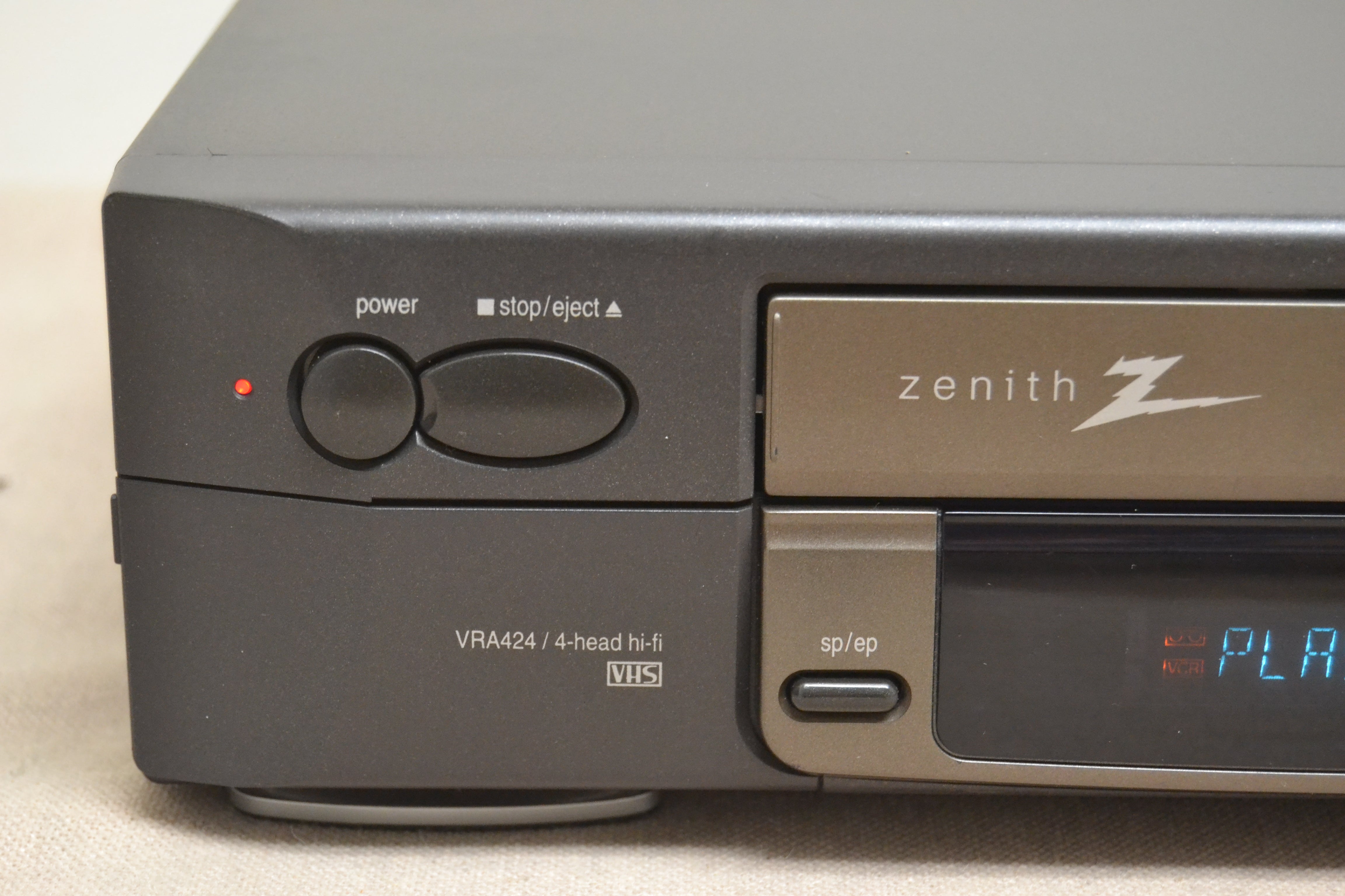 Zenith VRA-424* 4 Heads Hi-Fi Video Cassette Recorder * Fully Serviced * New Belts