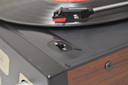 LCM rc1970A Stereo Record Player with AM/FM Tuner