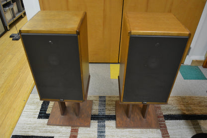 Canton CT-800 Speakers - 3Way - Oak - Wood Stands