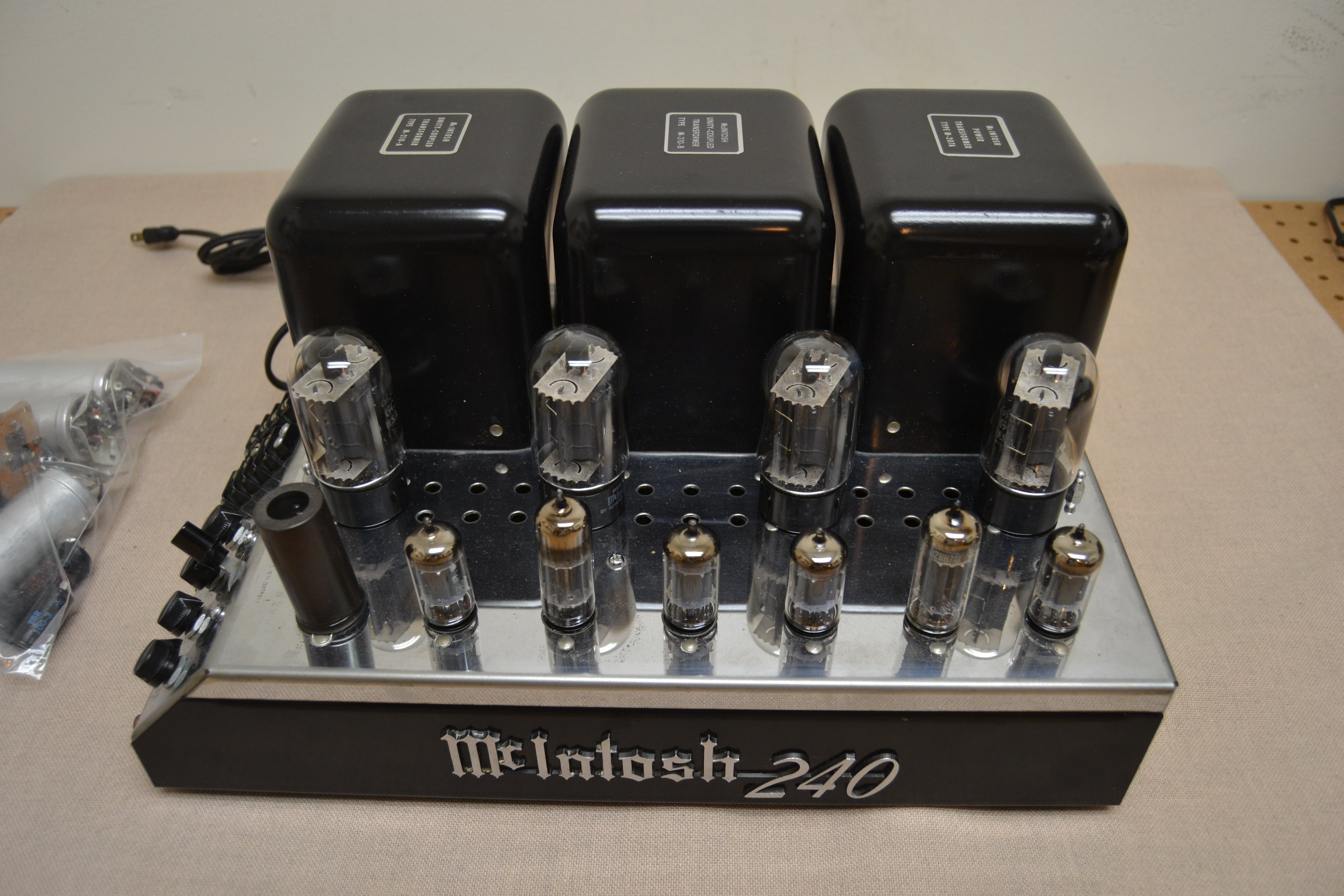 McIntosh MC240 Stereo Power Amplifier * Fully Recapped & Rebuilt * McIntosh (GE) tubes at 100%
