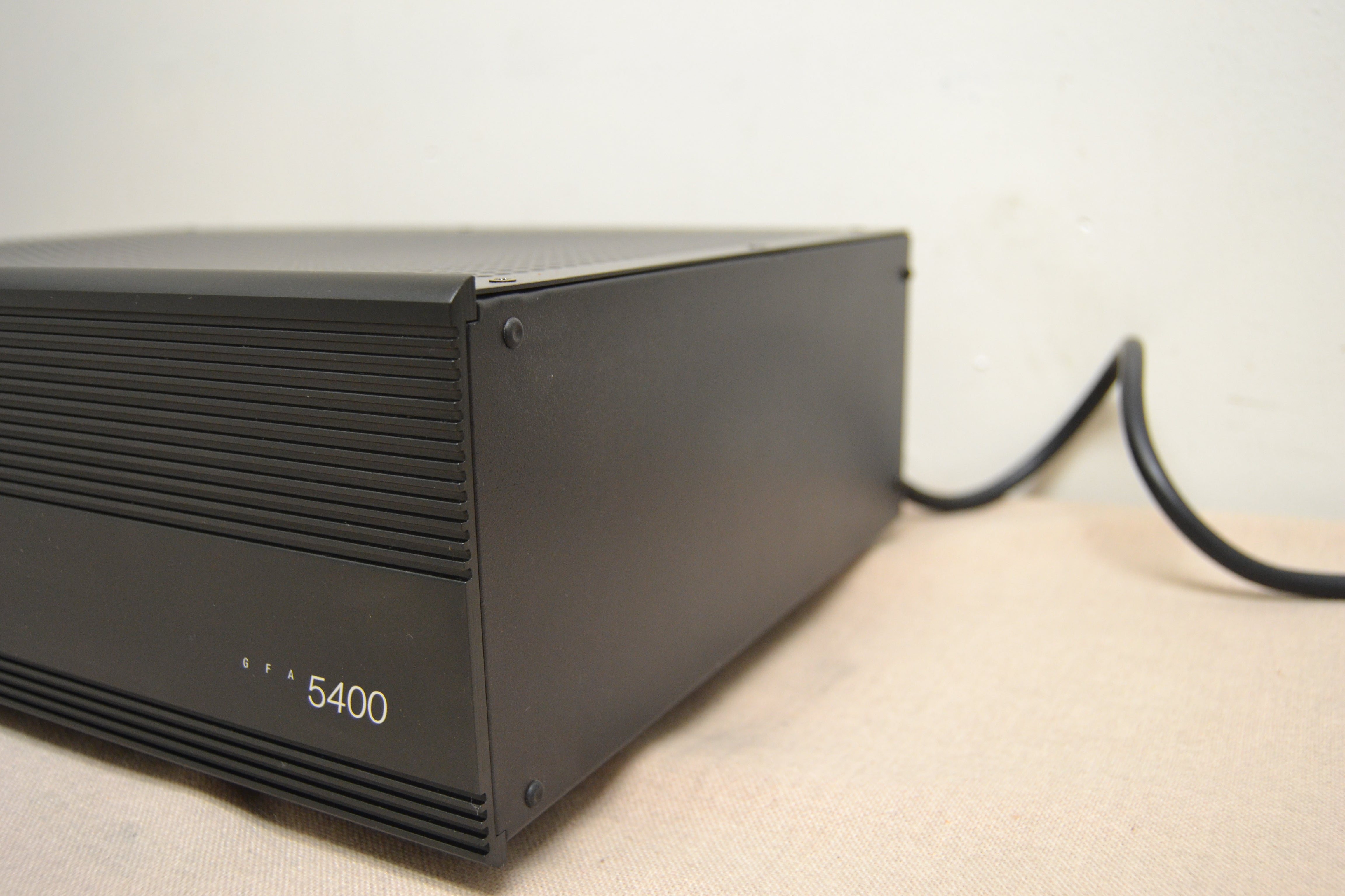 Adcom GFA-5400 Stereo Power Amplifier * 125W RMS – The Turntable Store