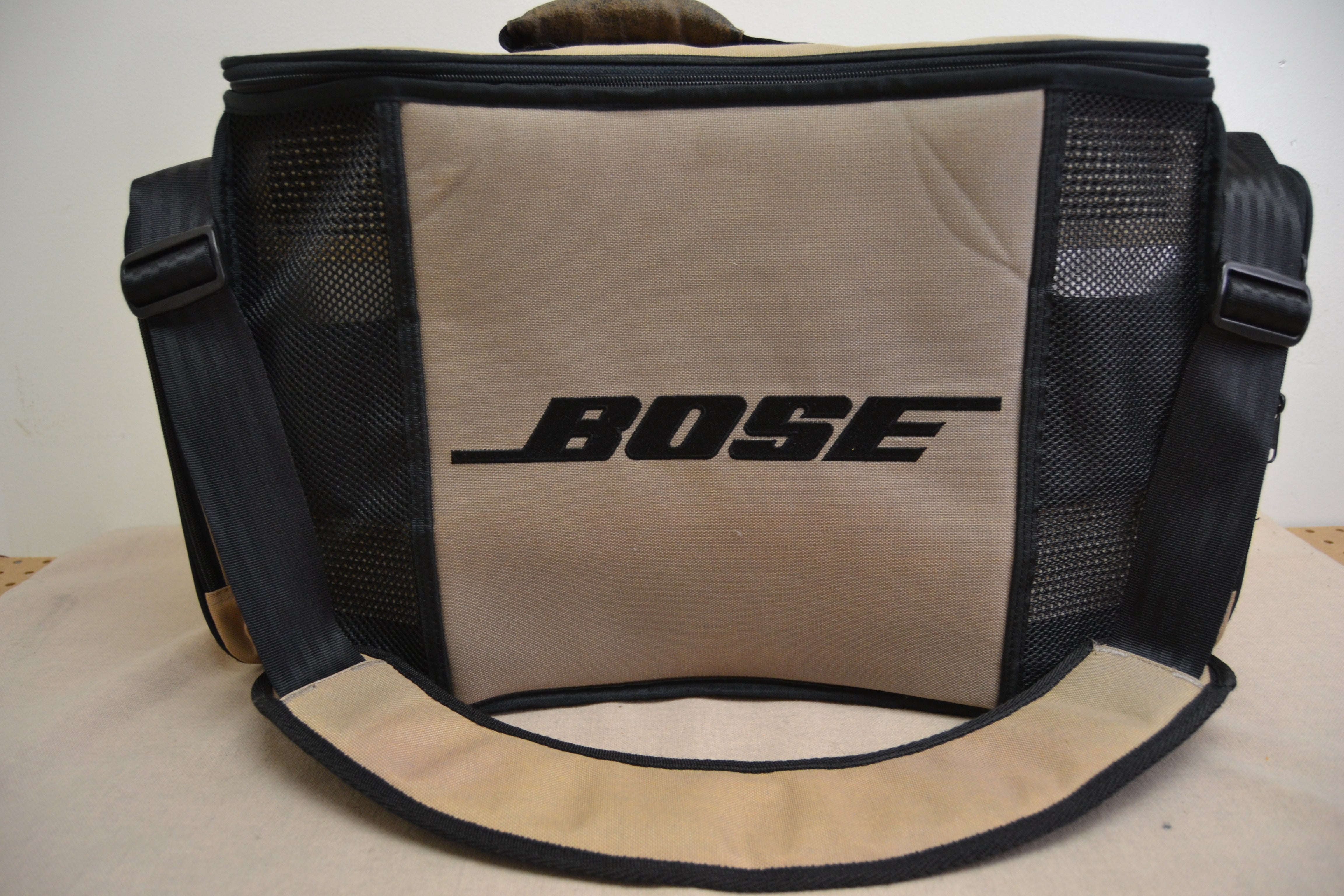Bose CD-2000 Acoustic Wave CD and Radio * Battery Bag * Manual * Fully Serviced