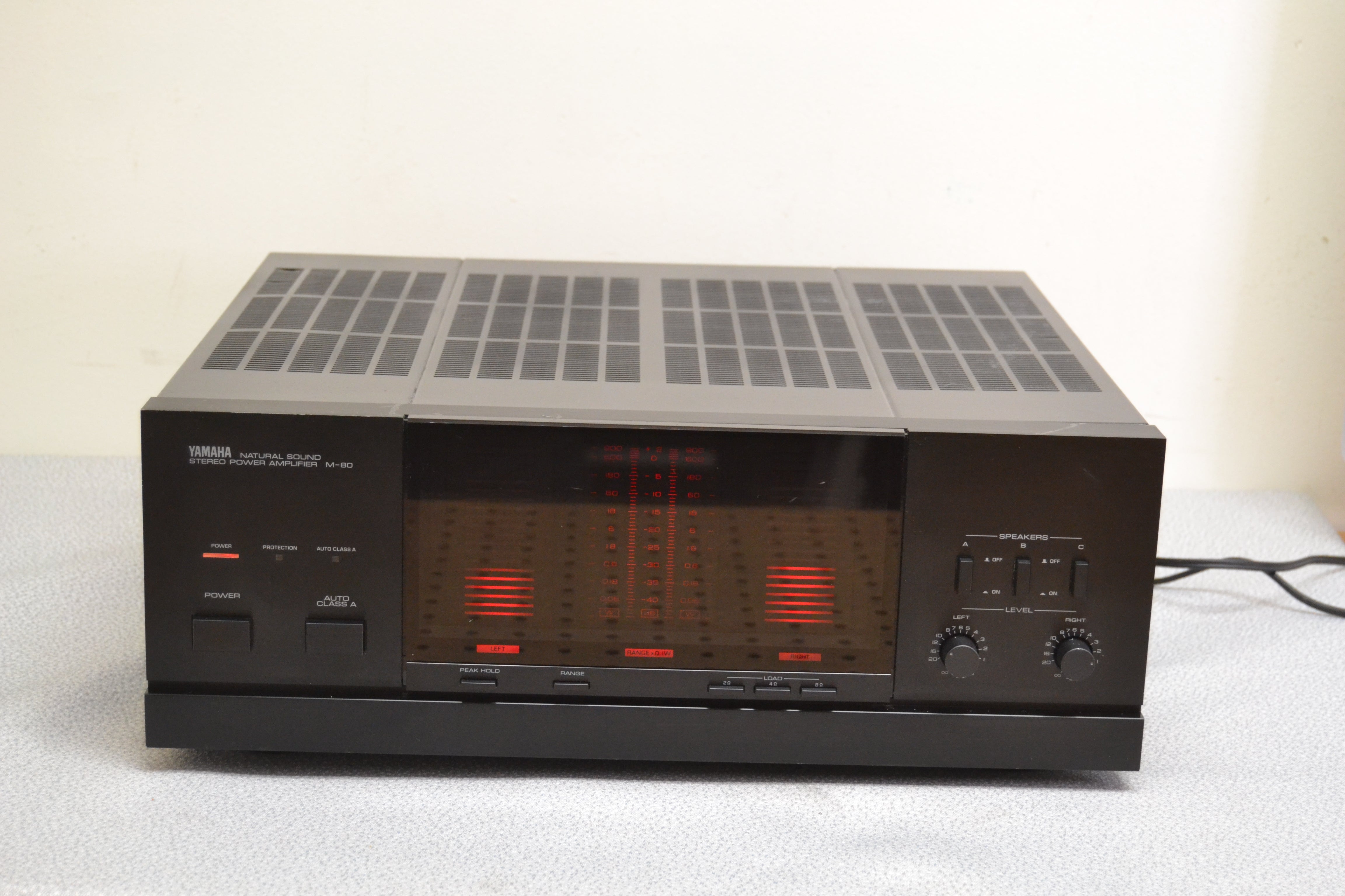 Yamaha M-80 Stereo Power Amplifier * 250W RMS * 1984