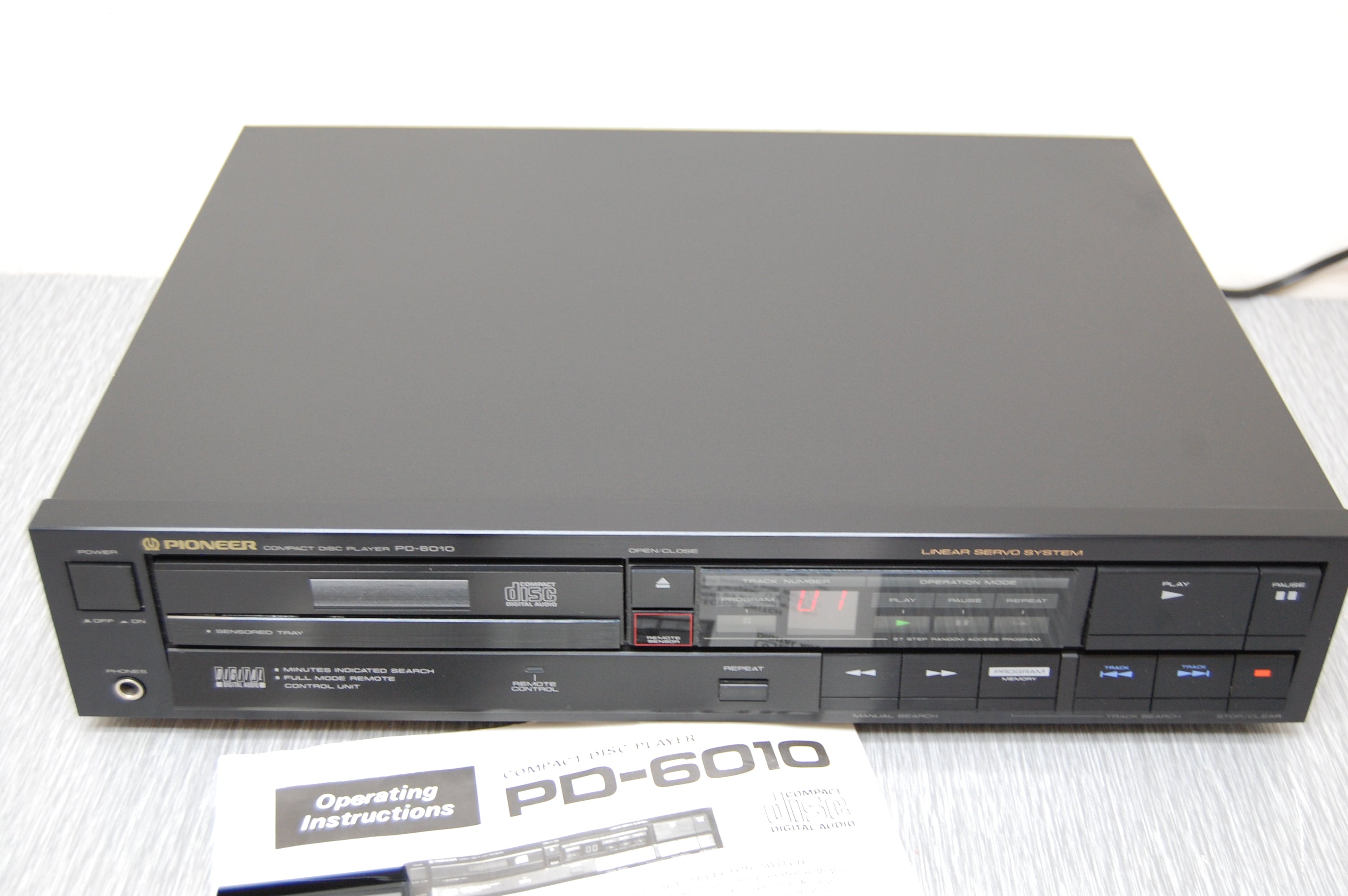 Pioneer PD-6010 Single CD Player * Remote * Manual * 1985 – The