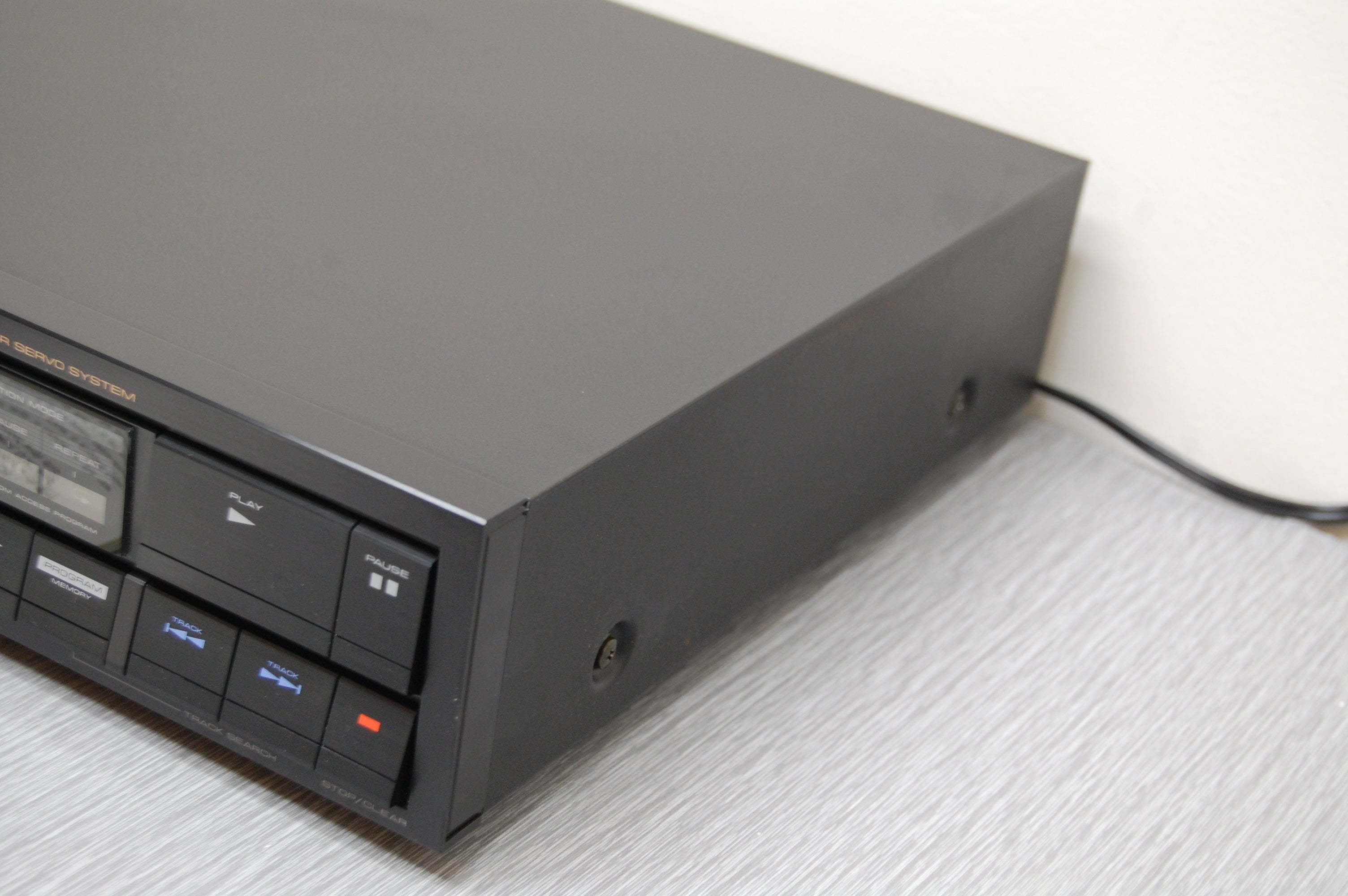 Pioneer PD-6010 Single CD Player * Remote * Manual * 1985 – The