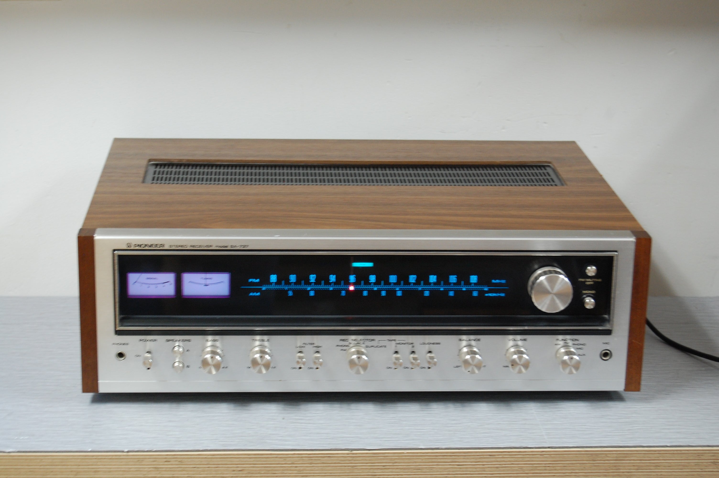 Pioneer SX-737 Stereo Receiver * 1974 * 35W RMS – The Turntable Store Pioneer SX-737 Stereo Receiver * 1974 * 35W RMS – The Turntable Store