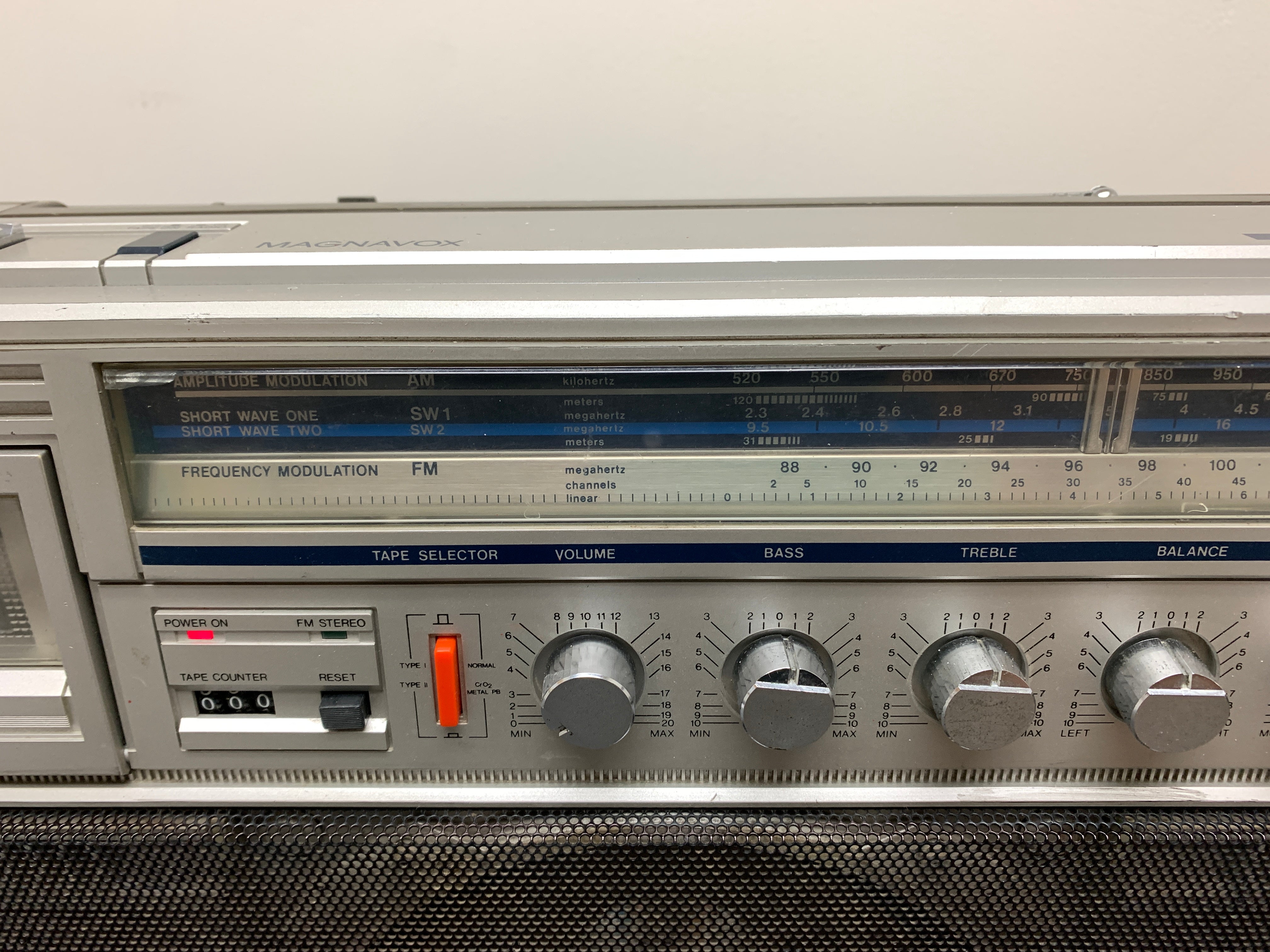 Magnavox D8443 Monster Boombox ! – The Turntable Store