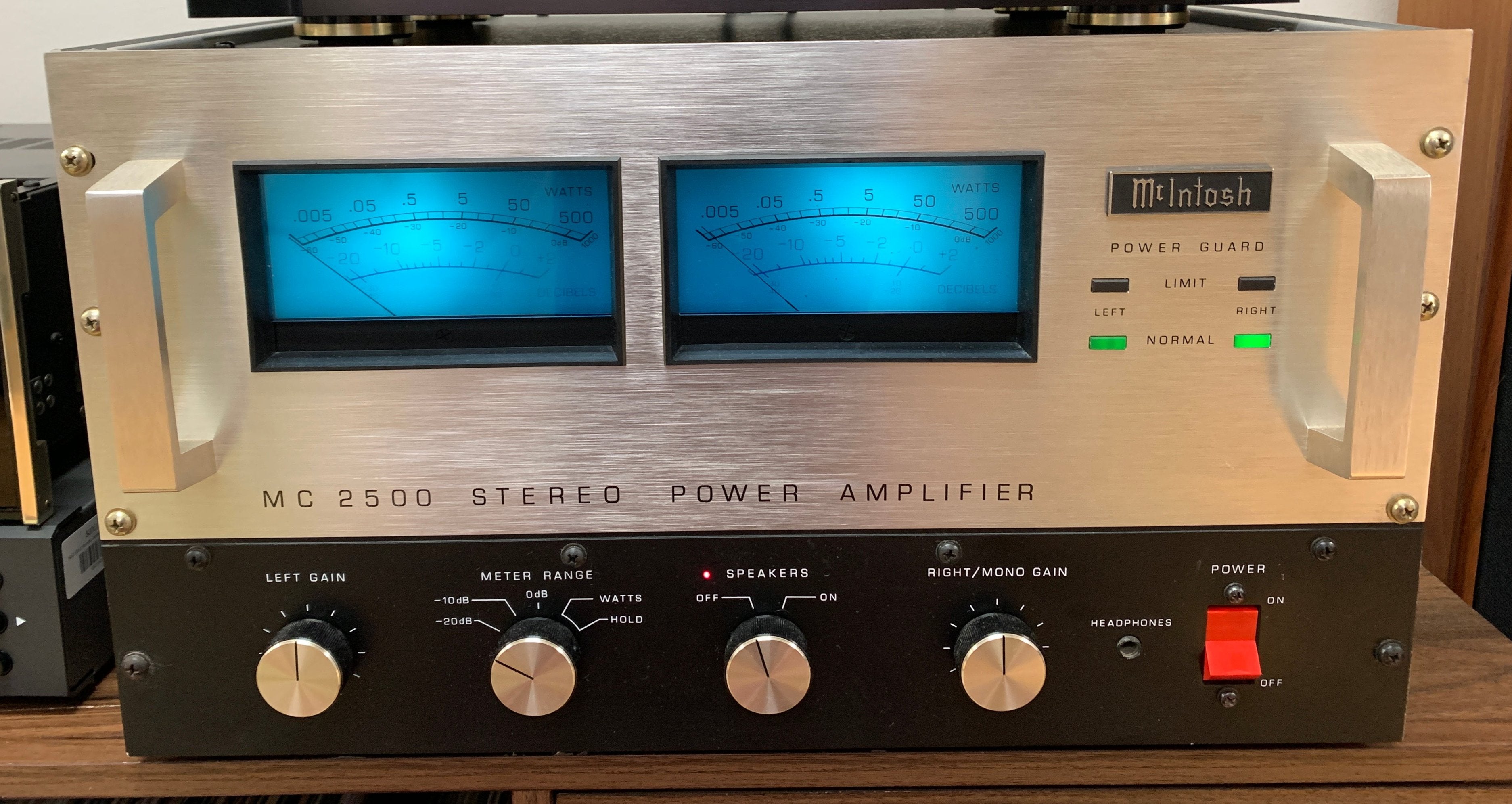 McIntosh MC2500 Solid State Power Amplifier