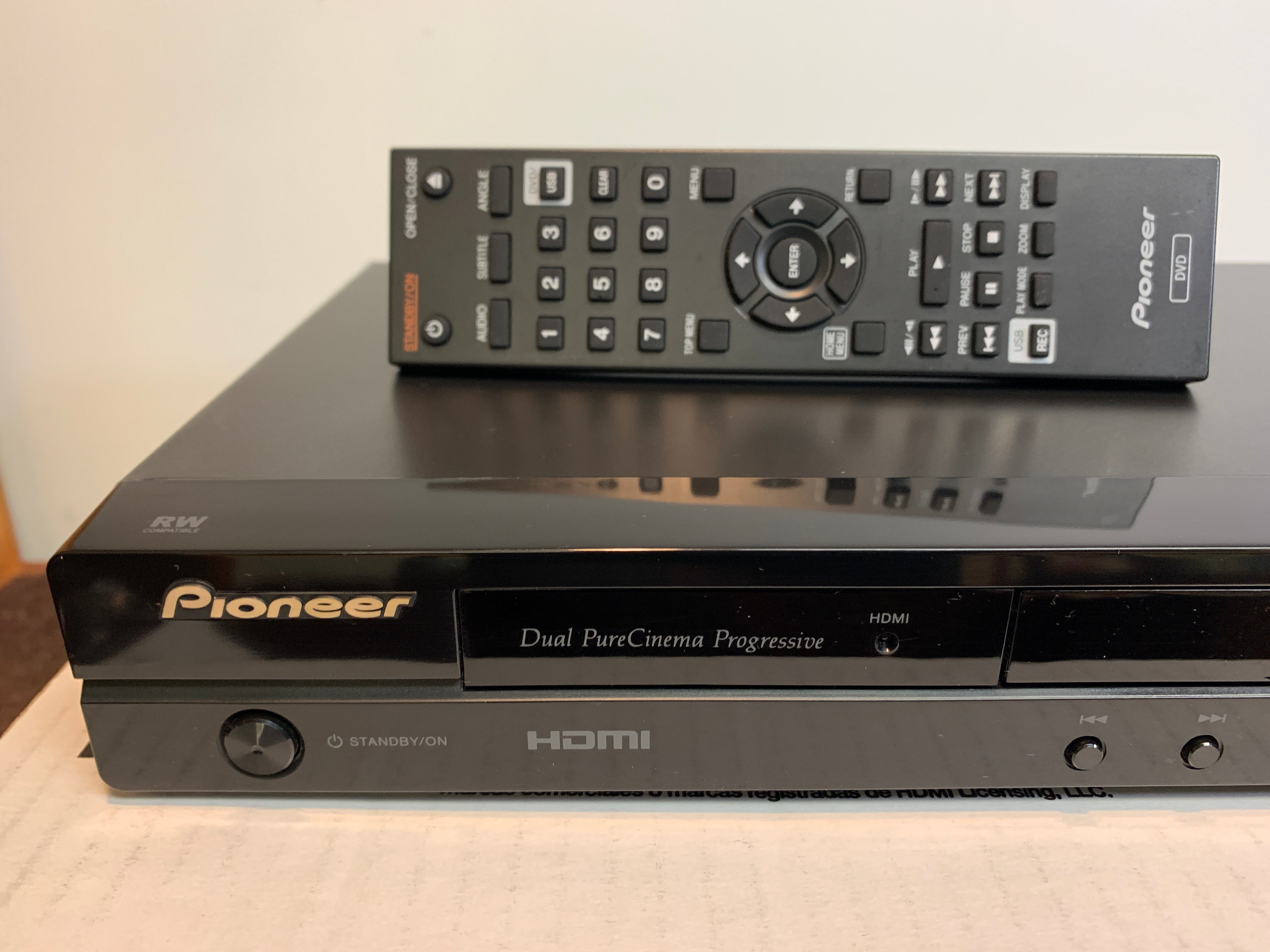 Pioneer DV-420V-K Multi-Format 1080p Upscaling DVD Player * New