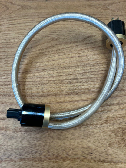 OSD Aurum AC Power Cable High-performance AC power cable with 3-pole IEC C15 connector (1 meter/3.25 feet)