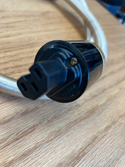 OSD Aurum AC Power Cable High-performance AC power cable with 3-pole IEC C15 connector (1 meter/3.25 feet)