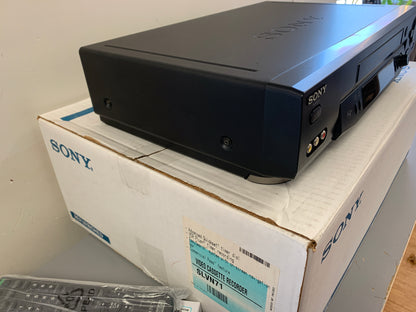 Sony SLV-N71 Video cassette Recorder * Box * Manual * remote * cables