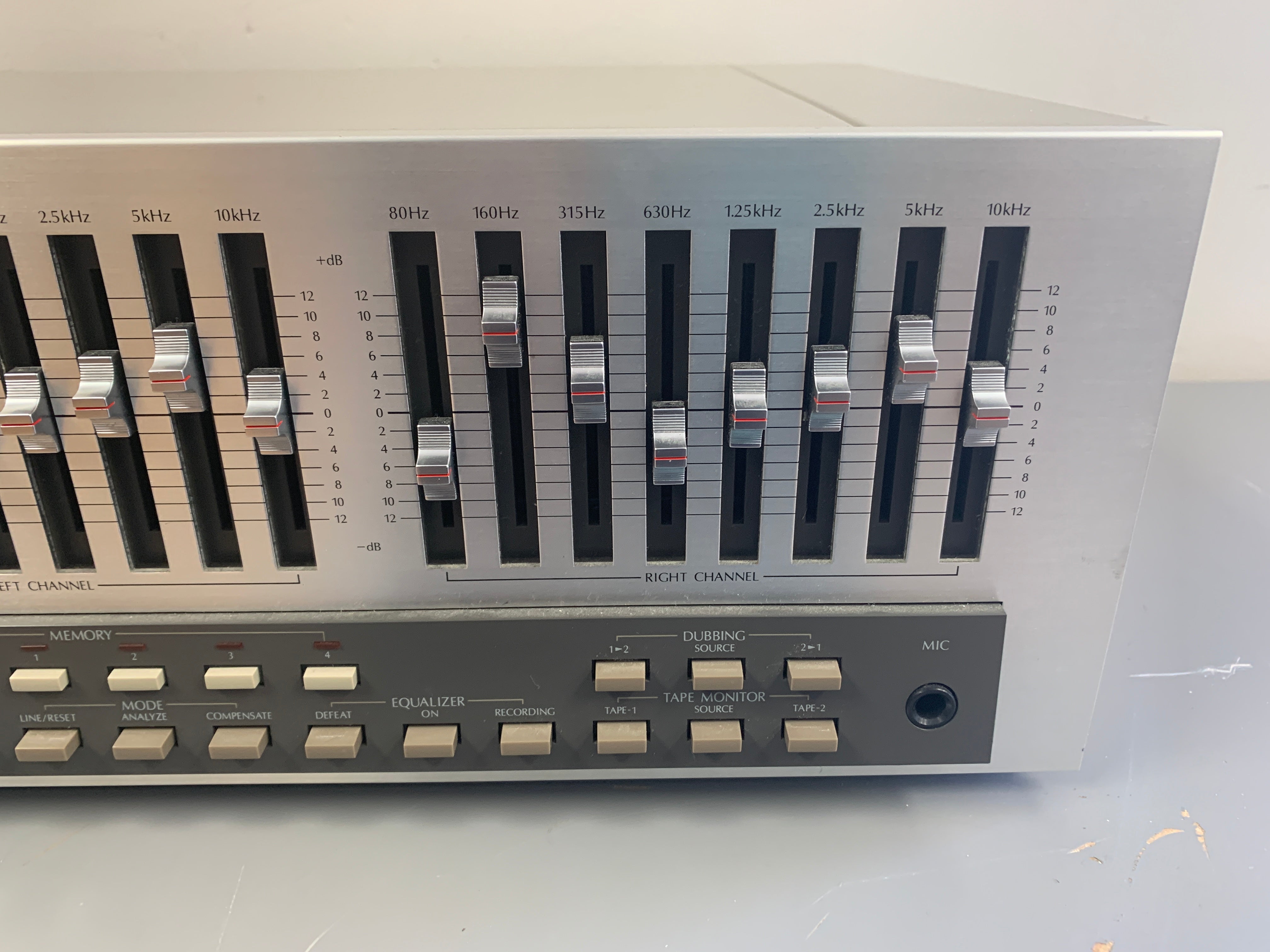 Sansui SE-9 Graphic Equalizer and Spectrum Analyzer