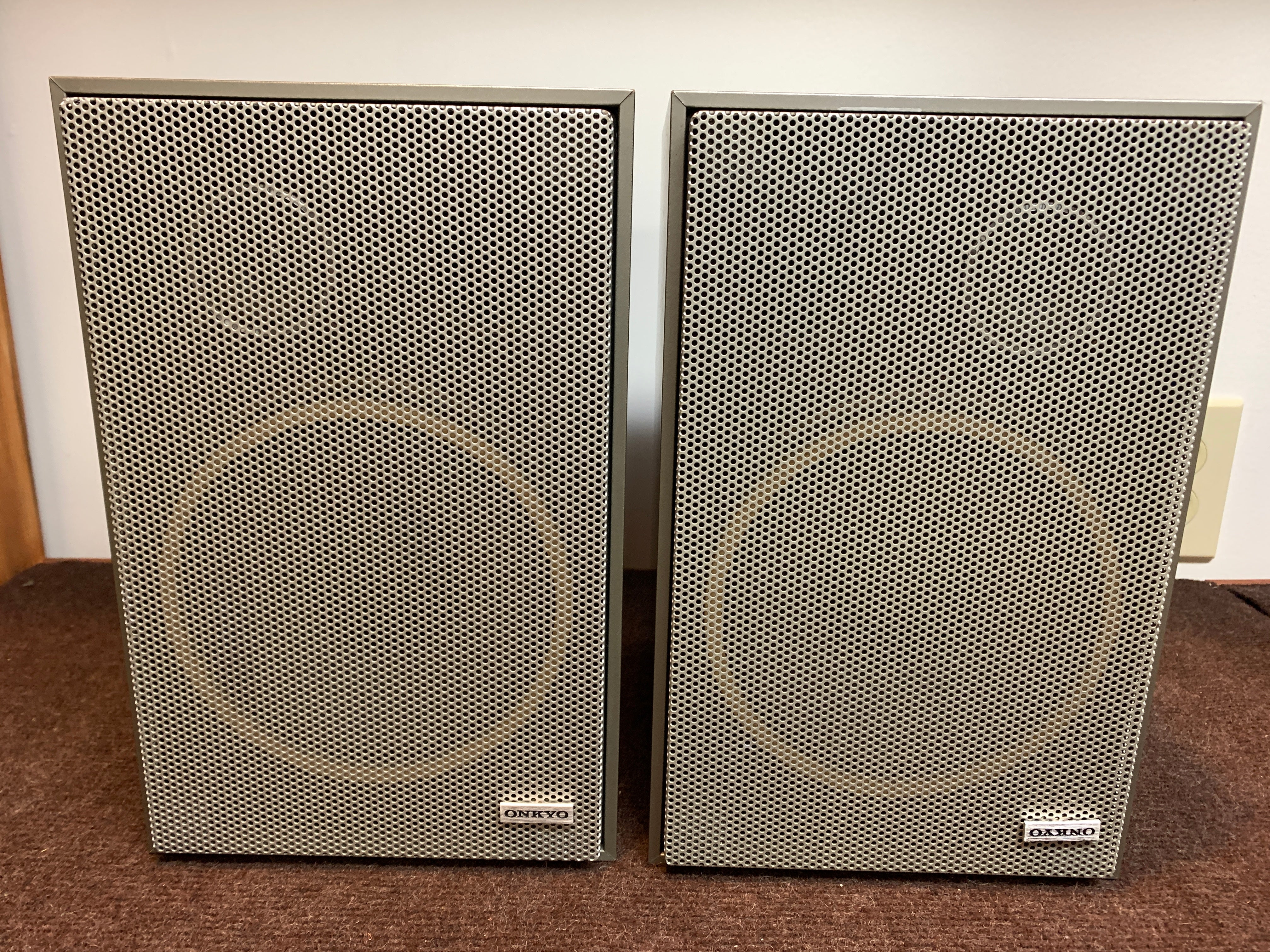 Onkyo HS20 Bookshelf Speakers