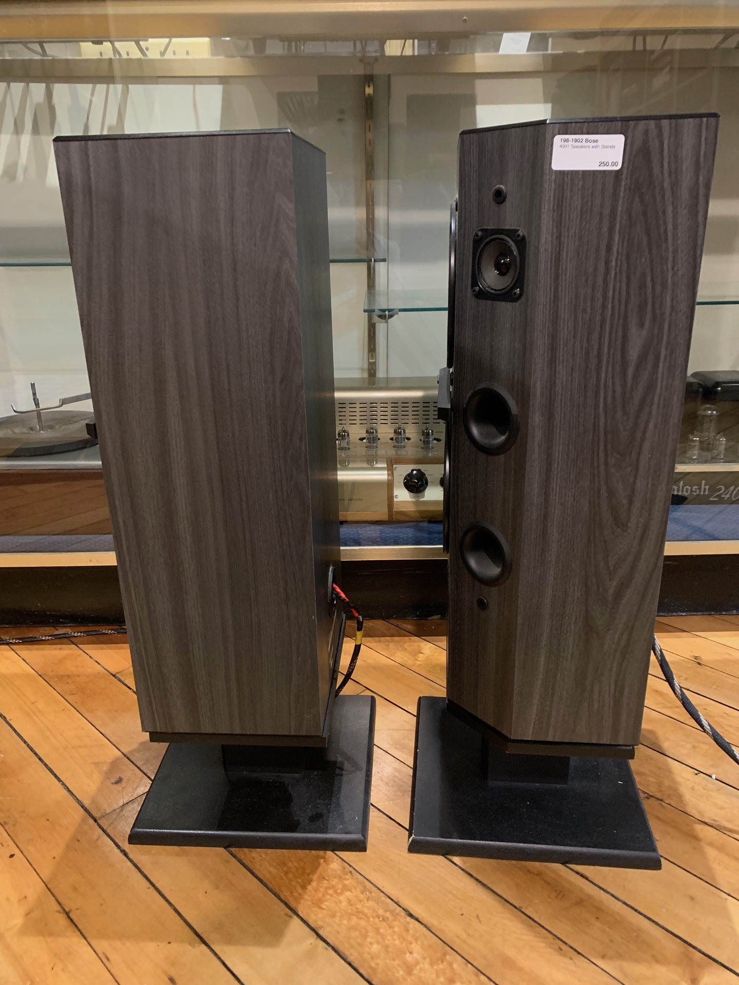 Bose 4001 Stereo Speakers & Stands
