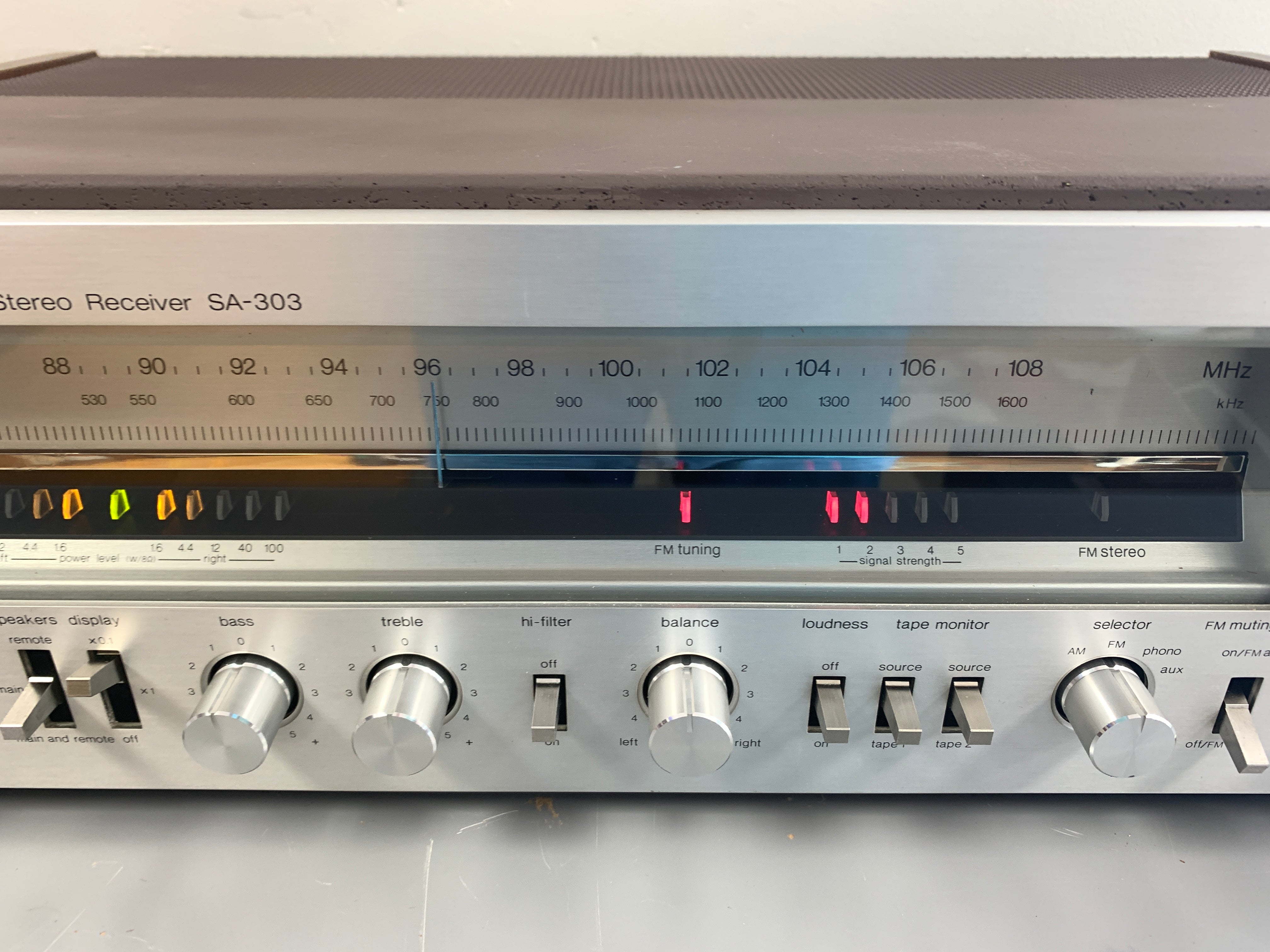 Technics SA-303 Stereo receiver * 1979 * 40W RMS – The