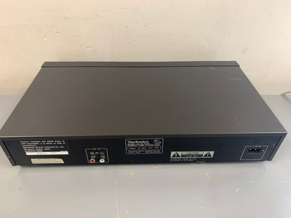 Technics SL-P220 Single Compact Disc Player