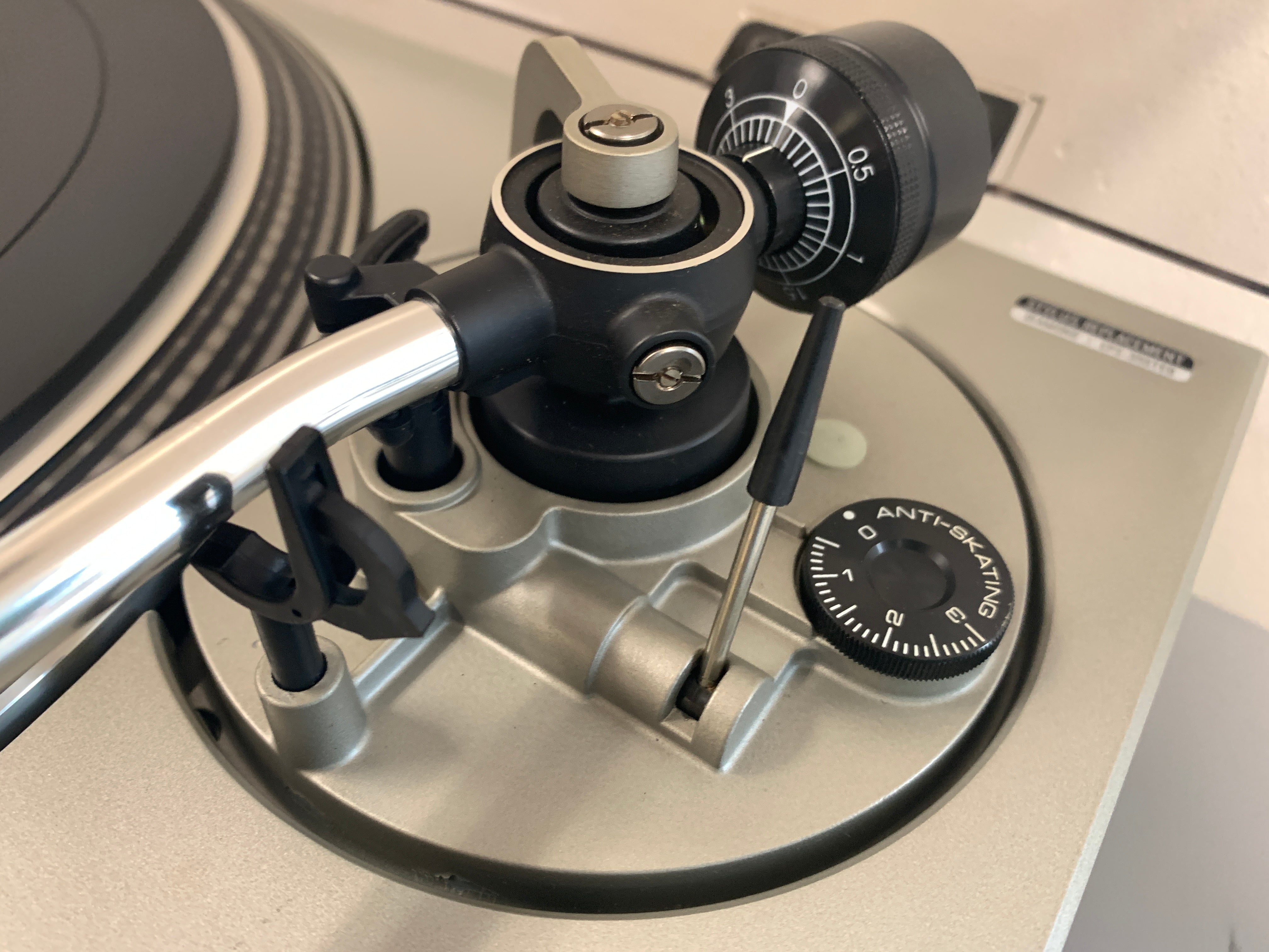 Technics SL-1700 Semi Automatic Direct Drive Turntable * New Technics SL-1700 Semi Automatic Direct Drive Turntable * New