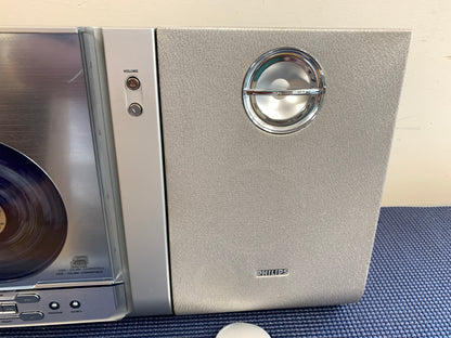 Philips MC-235 Micro System - CD Radio and AUX - Speakers - Remote - Box